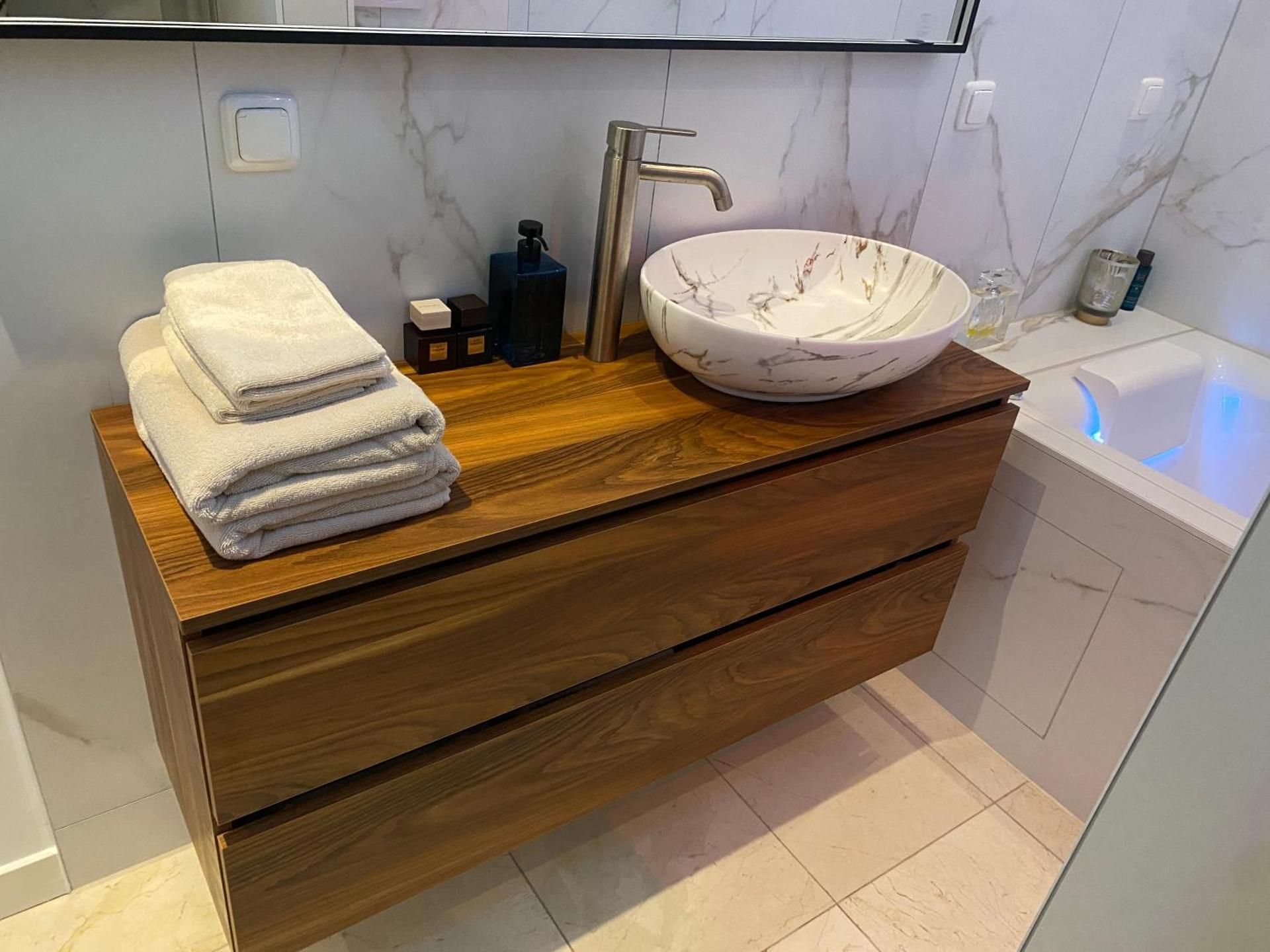 Queen Room with Spa Bath