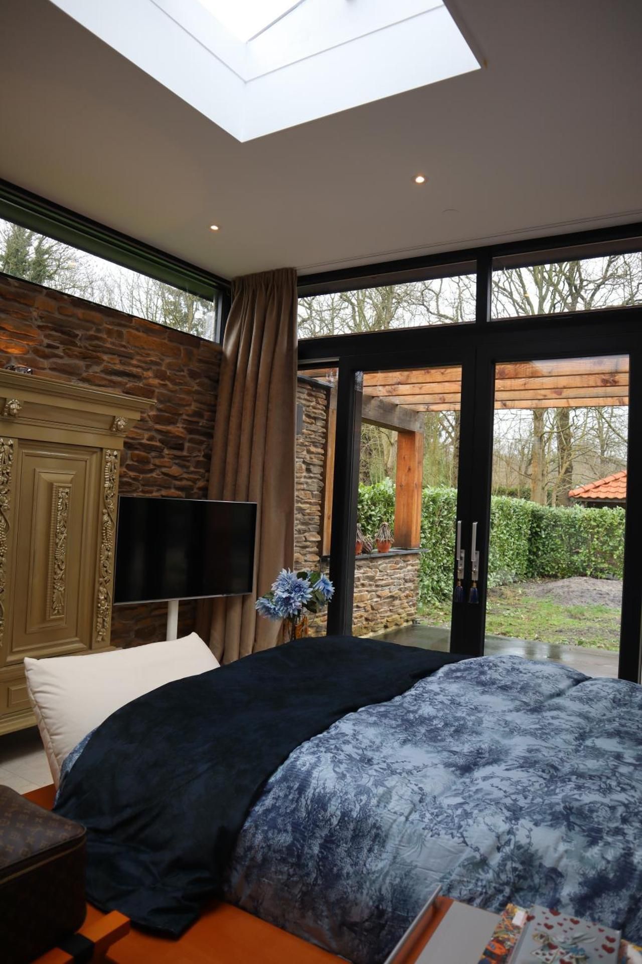 Queen Room with Spa Bath