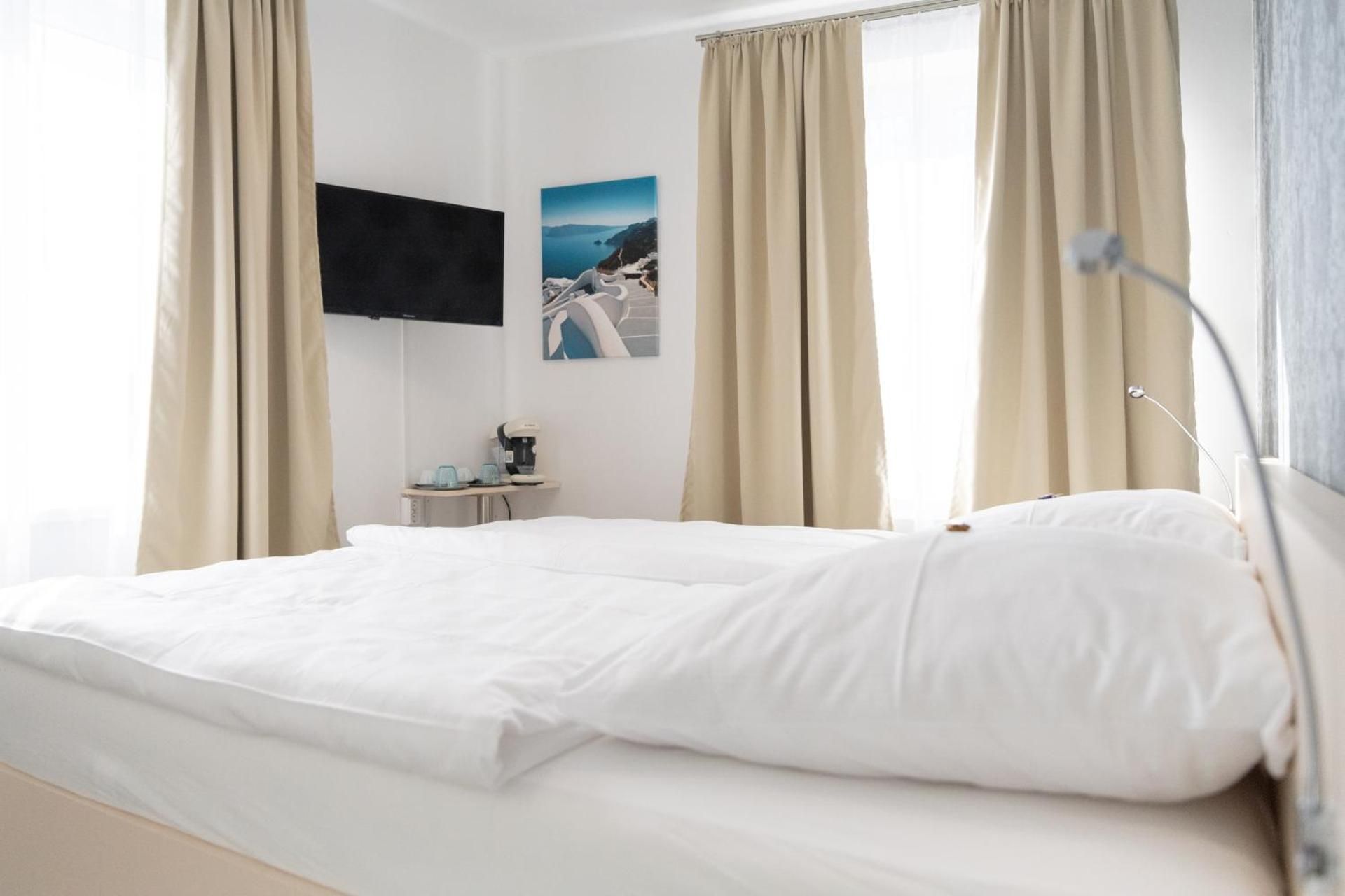 Deluxe Double Room with Shower