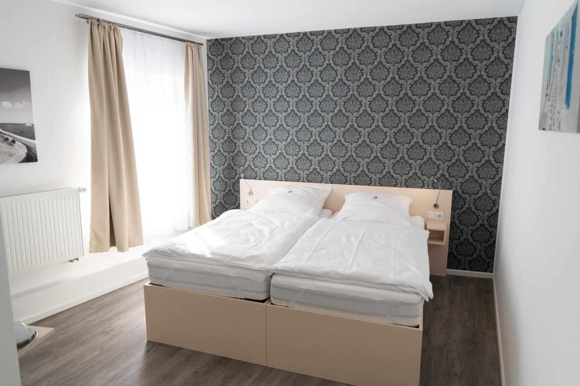 Deluxe Double Room with Shower