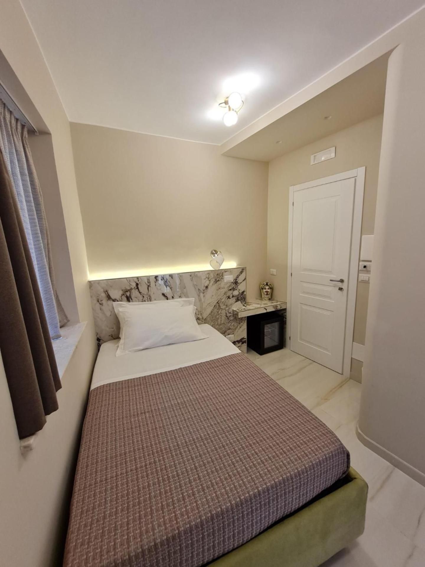EPONIMI ROOMs