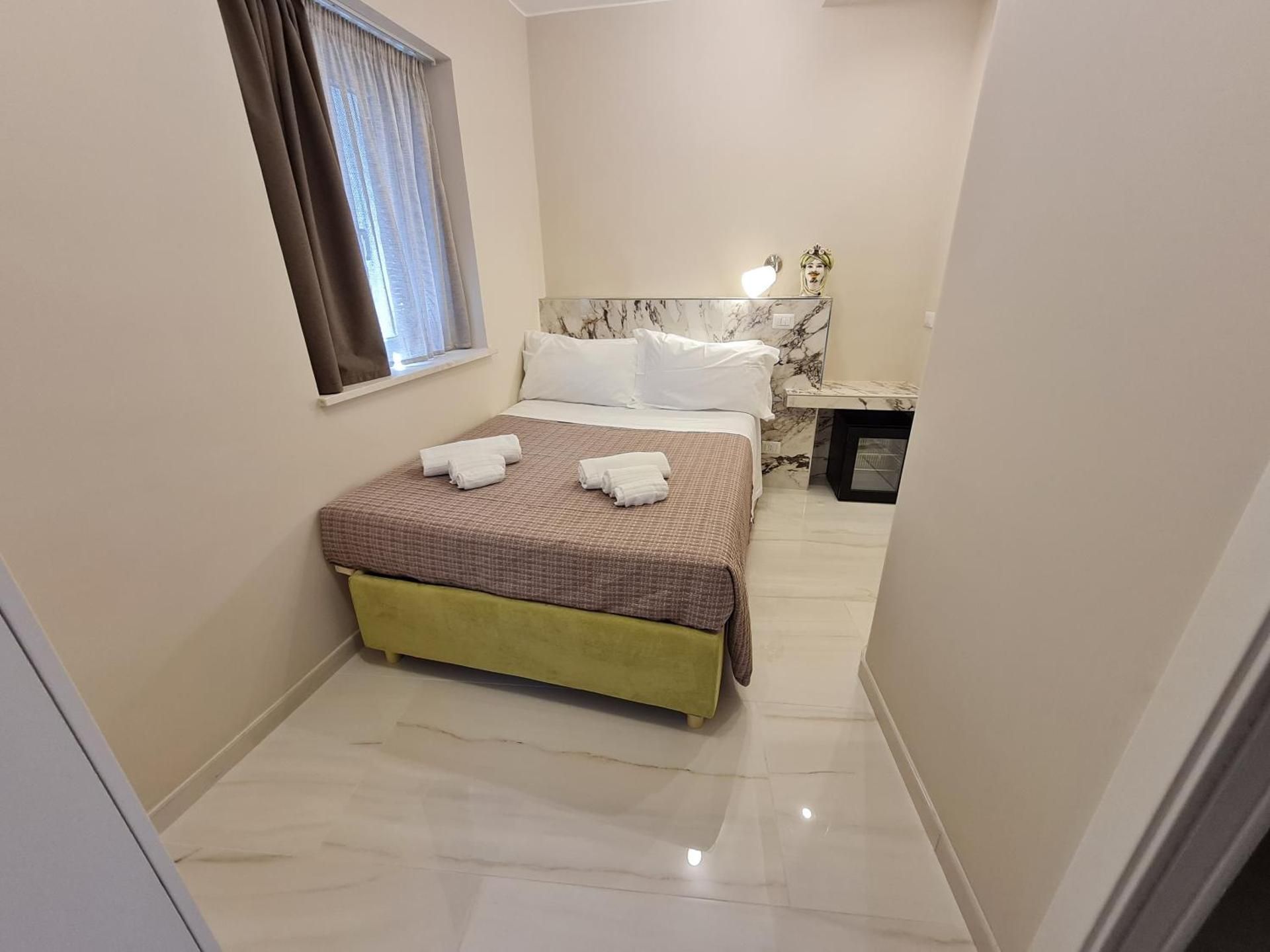 EPONIMI ROOMs
