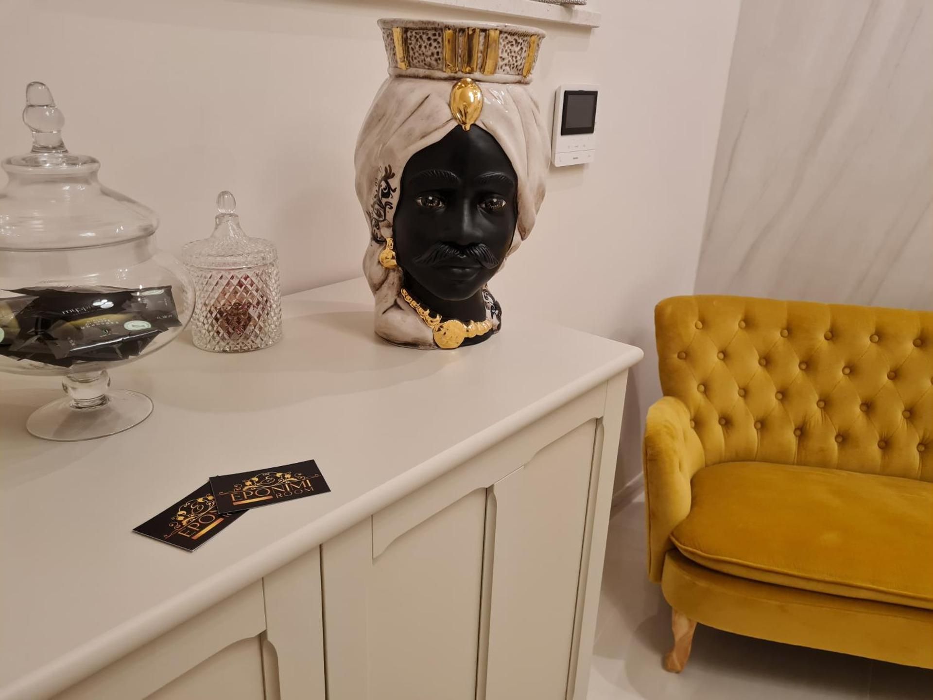 EPONIMI ROOMs