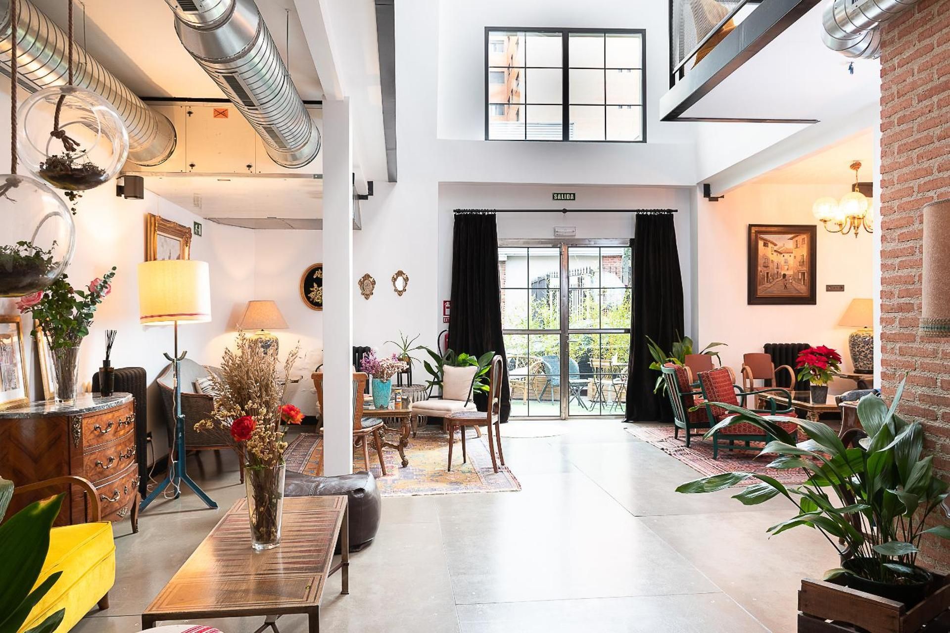 shared lounge/tv area