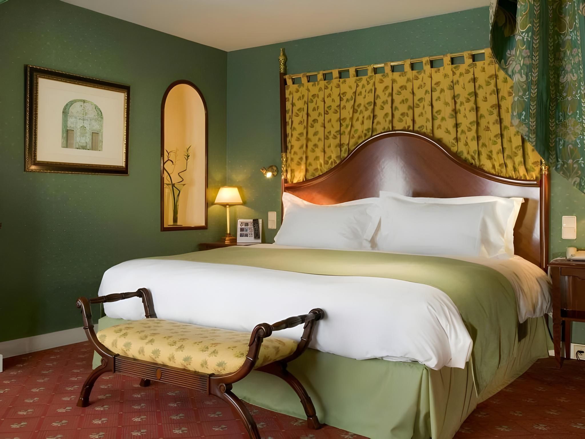 Suite King Bed