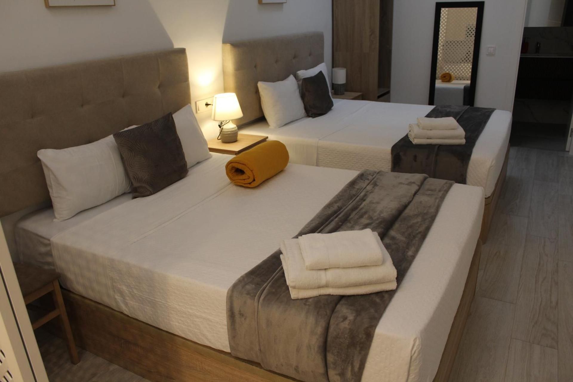 Suite-Familiar-Baño Privado-Vista al patio