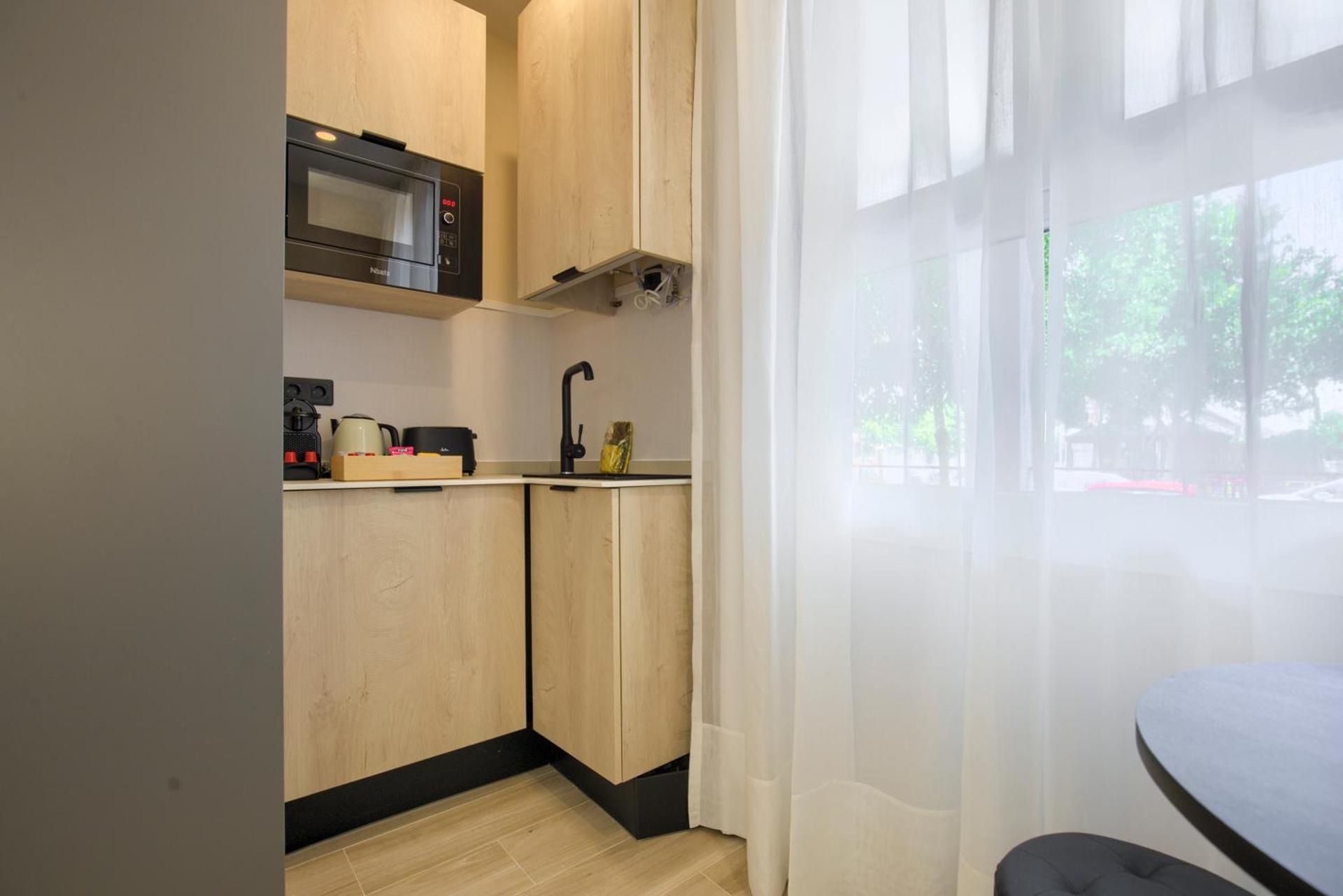 Dobo Madrid B90 Standard Double Room 3