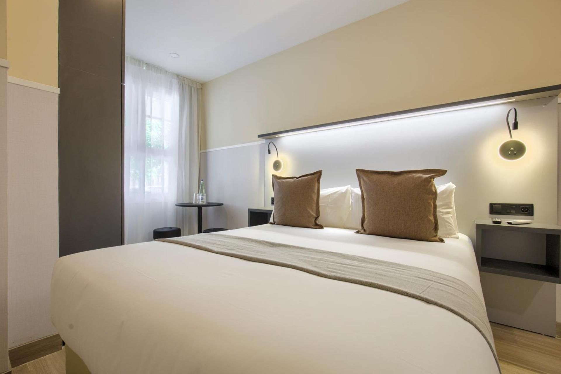 Dobo Madrid B90 Standard Double Room