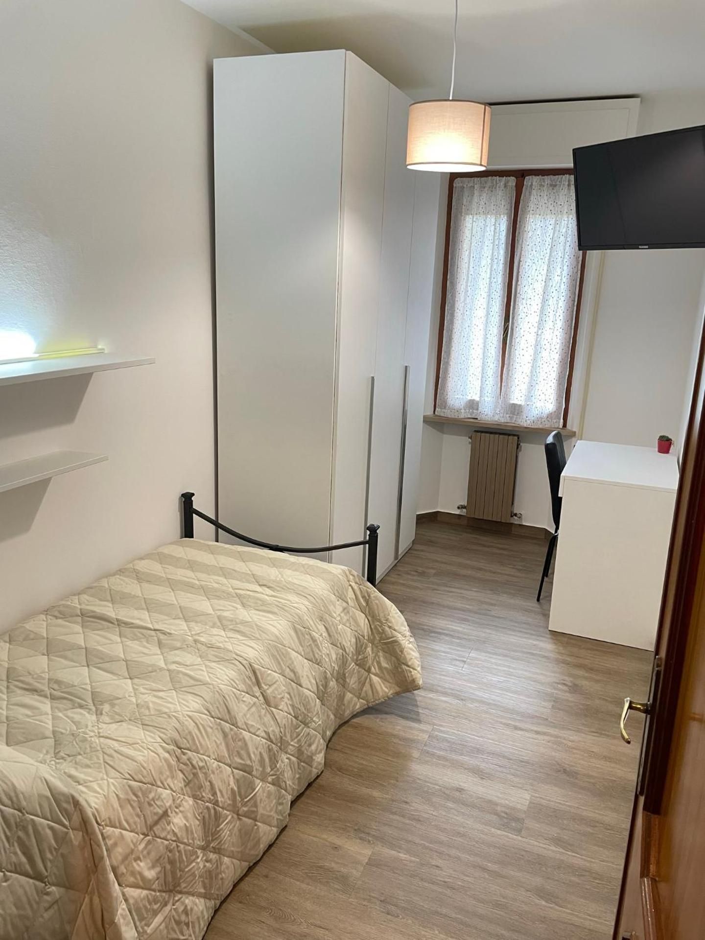 Single Room with Shared Bathroom