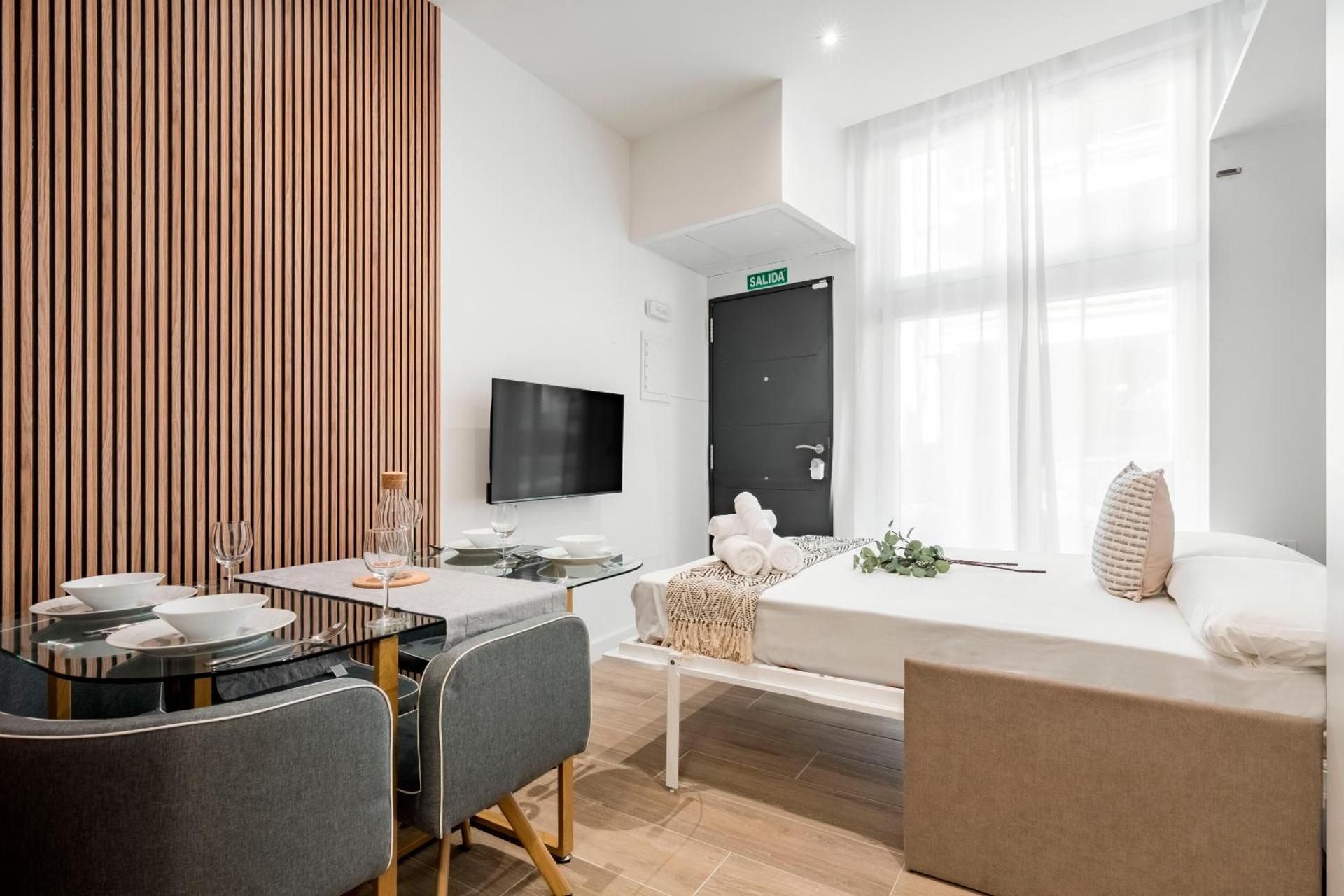 Deluxe One-Bedroom Apartment