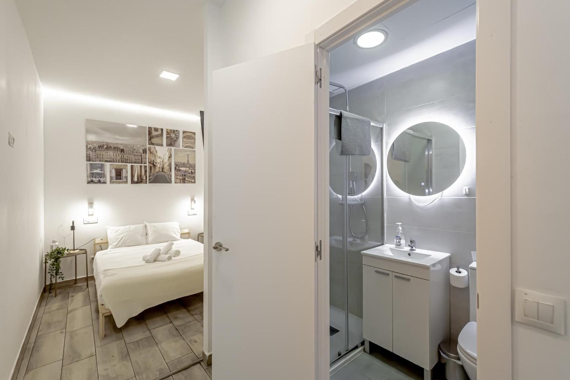 Apartment with Shower