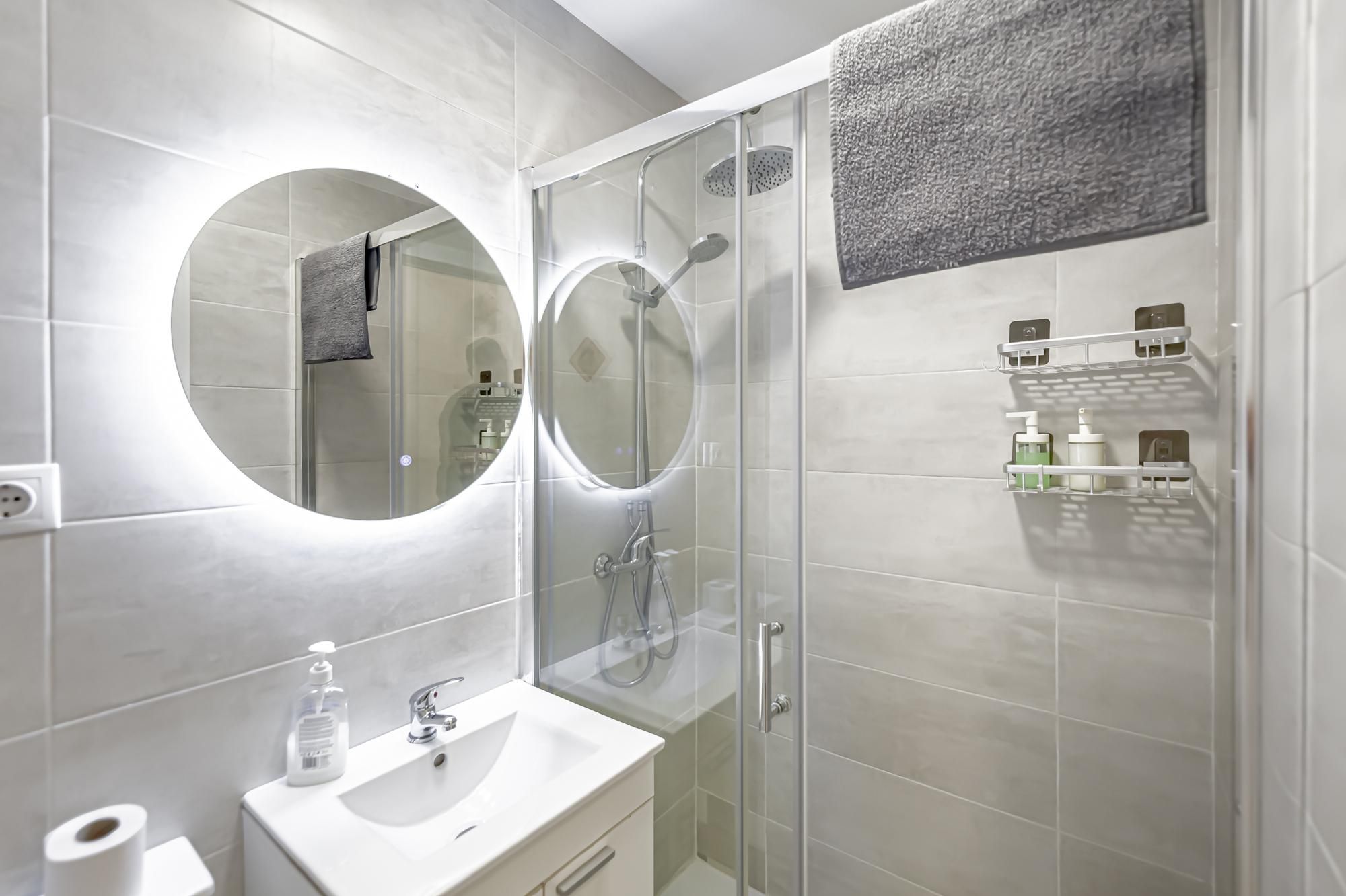 Apartamento-Superior-Baño con ducha-Tetuán C
