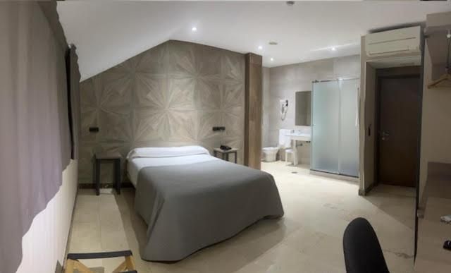 Deluxe Room (2 Adults + 1 Child)