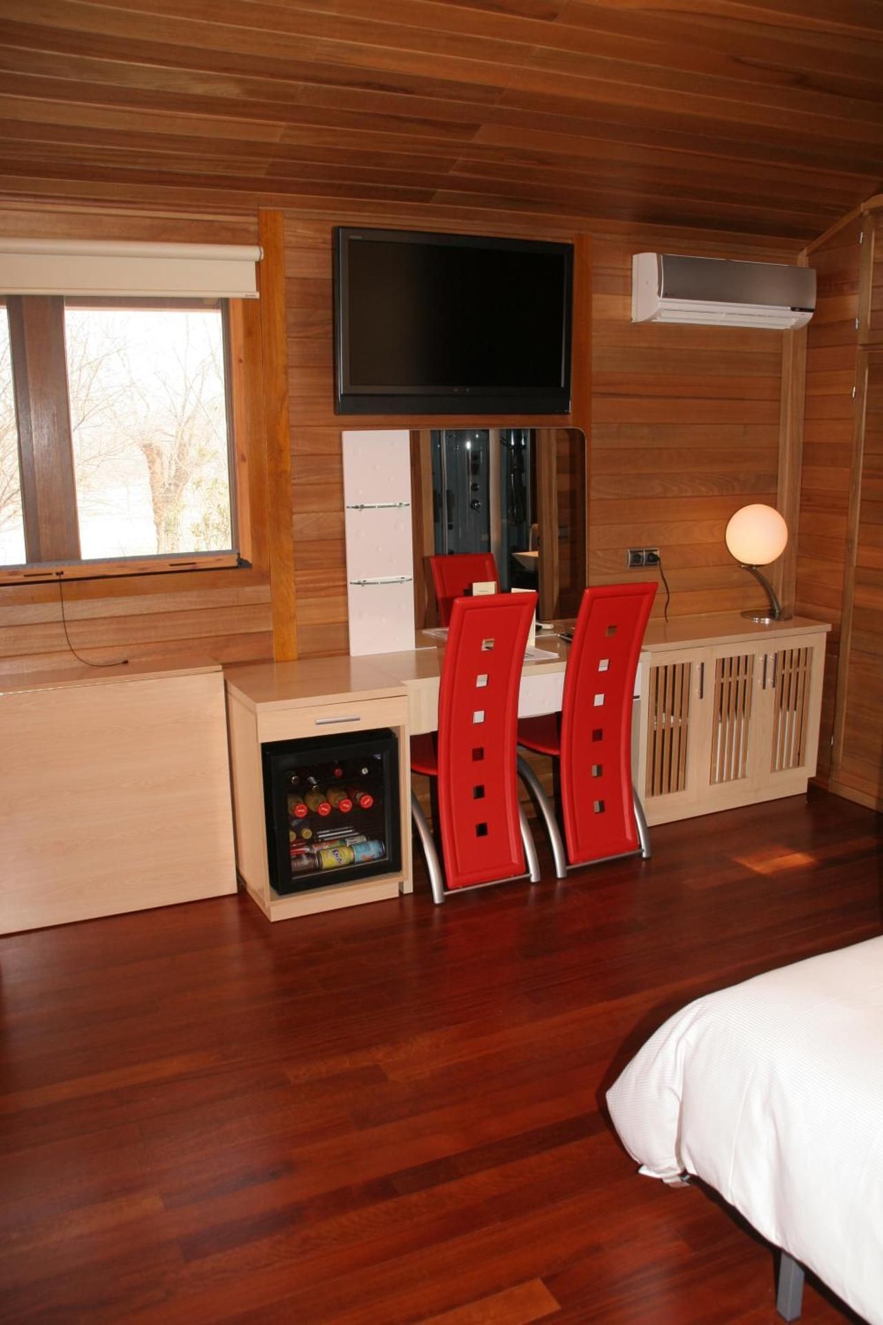 Bungalow (2 Adults + 1 Child)