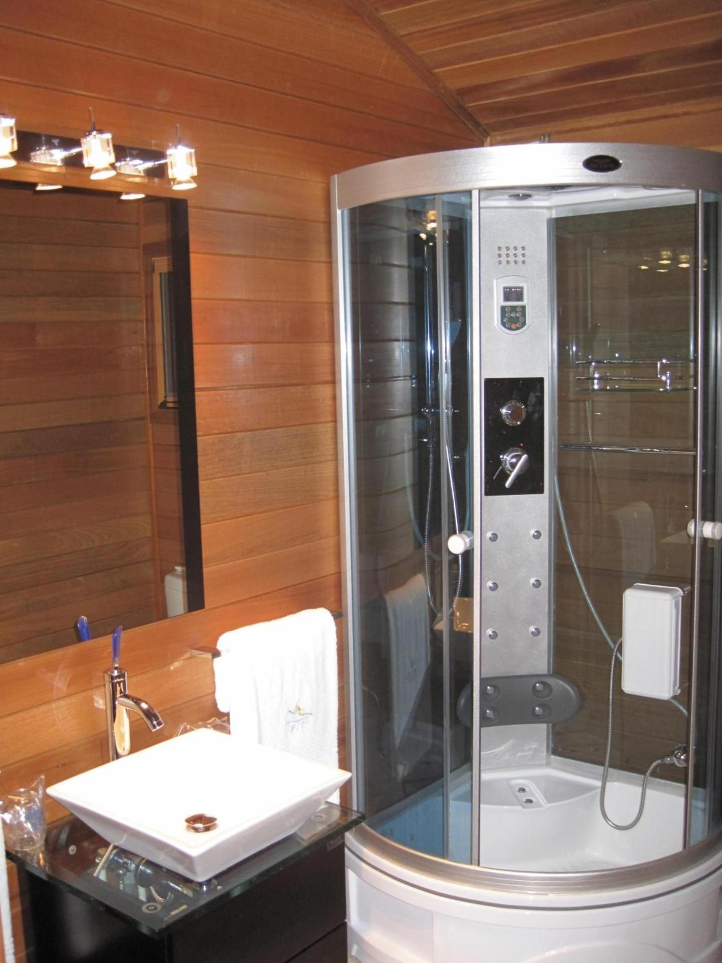 Bungalow (2 Adults + 1 Child)