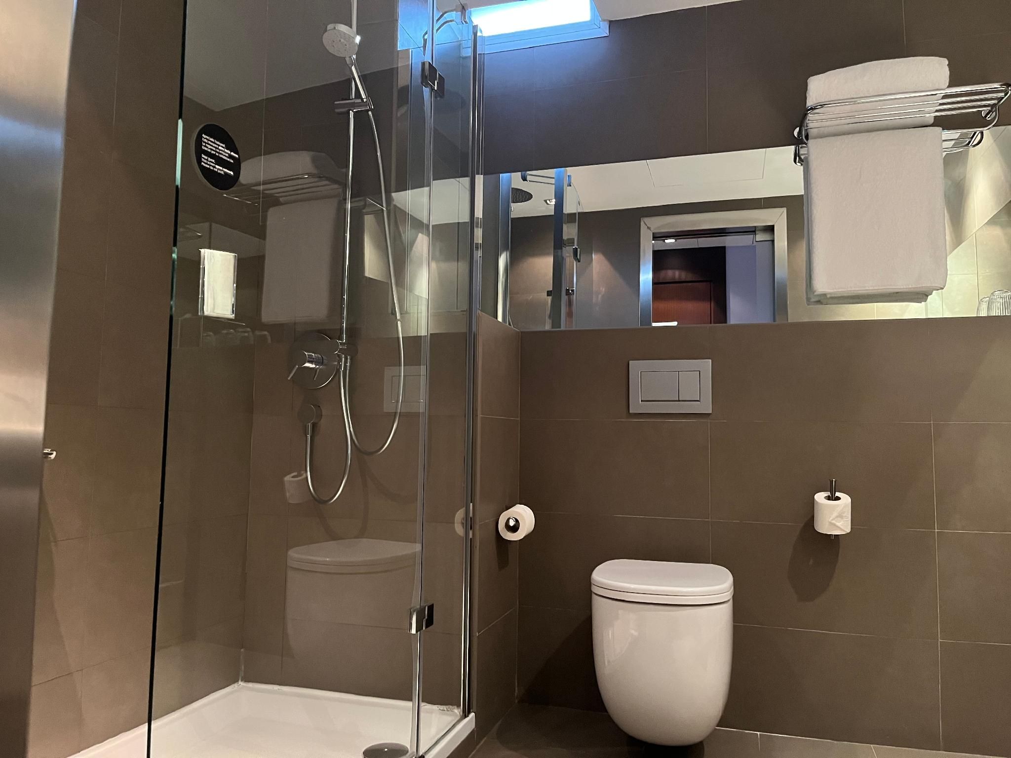 1 King 1 Queen Standard