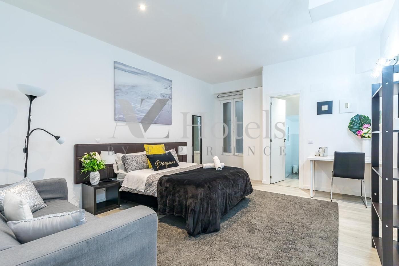 Deluxe Room with Private Bathroom