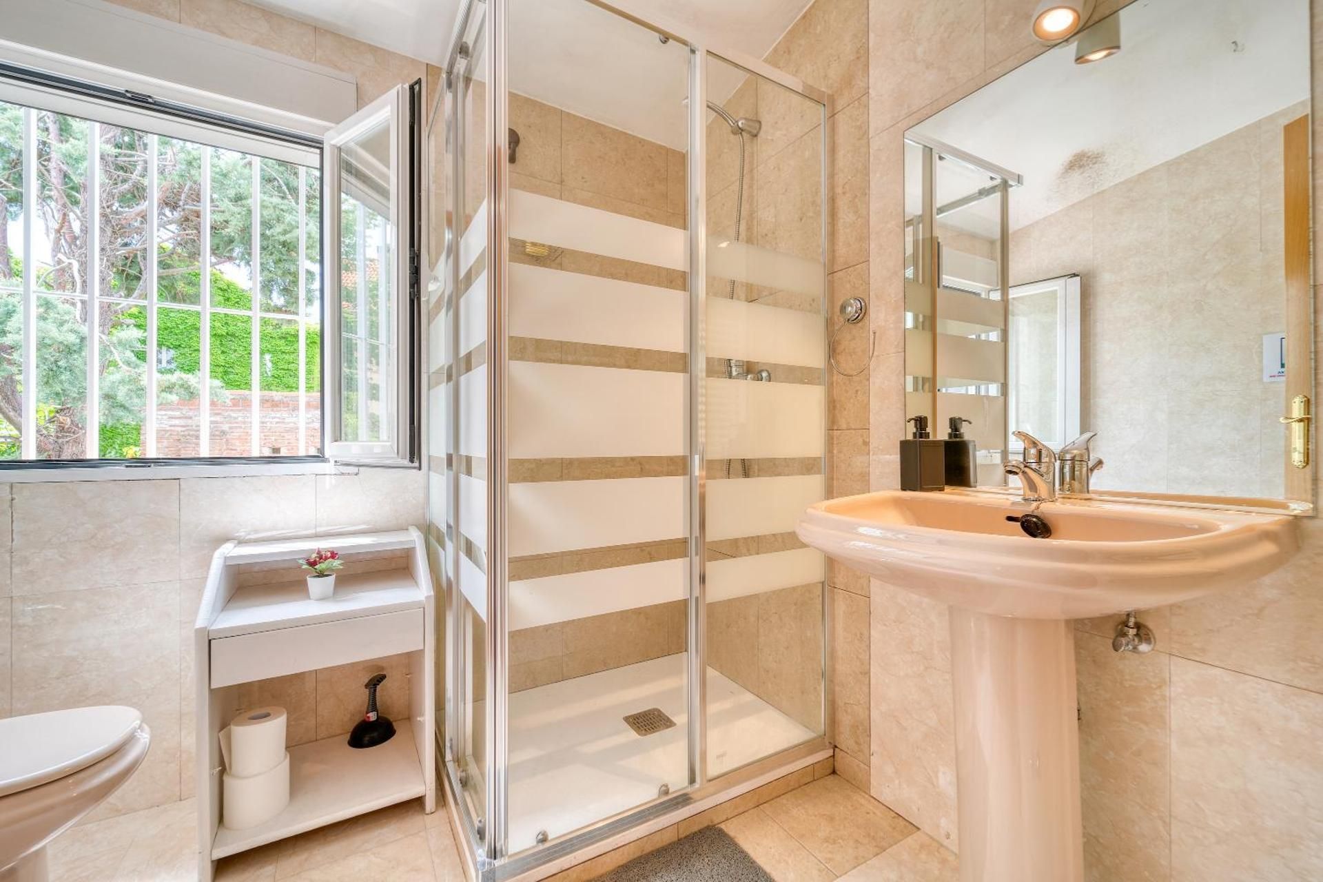 Quadruple Room with Shared Bathroom