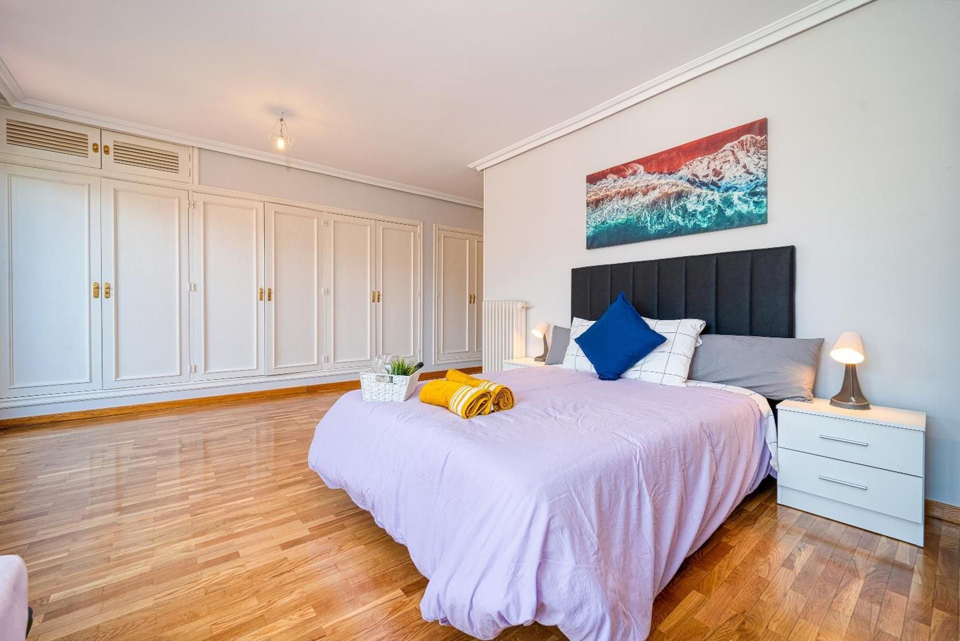 L Casa Cafe Madrid El plantio Calle segundo anca 11 madrid 28023 Family Room with Private Bathroom