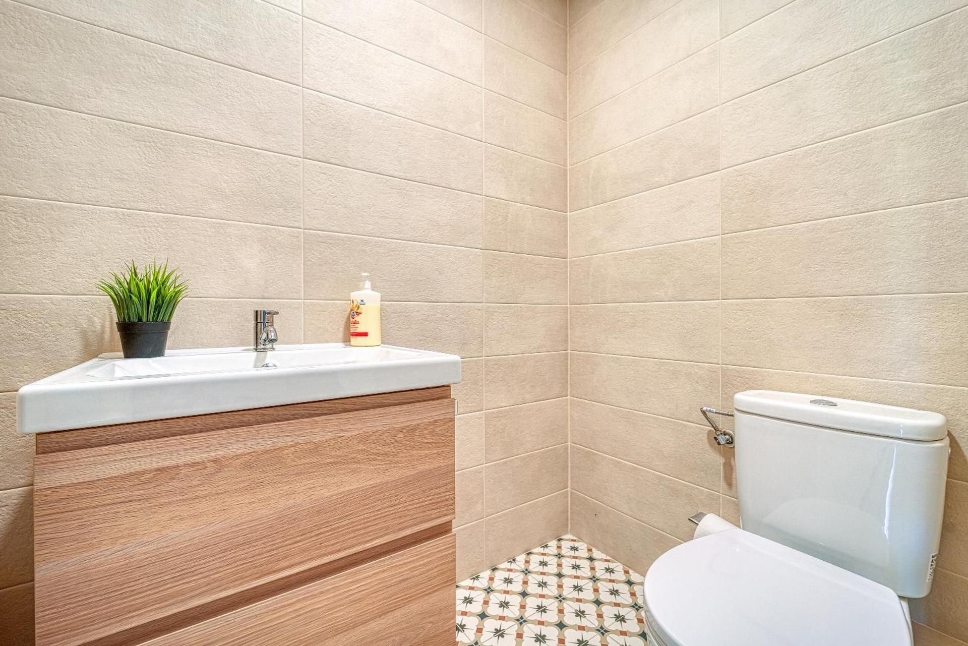 L Casa Cafe Madrid El plantio Calle segundo anca 11 madrid 28023 Family Room with Shared Bathroom 2