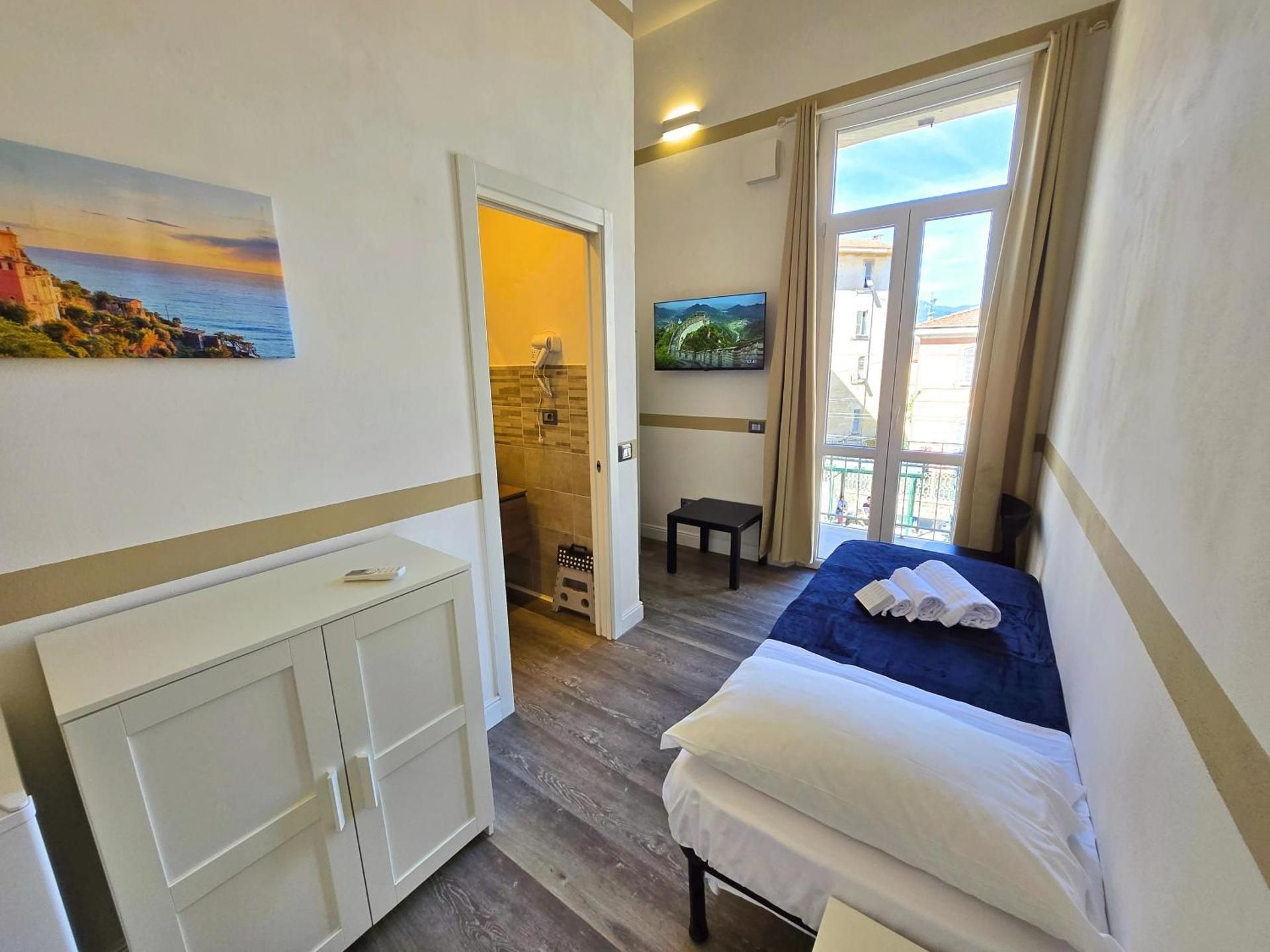 Single Room With Private Bathroom