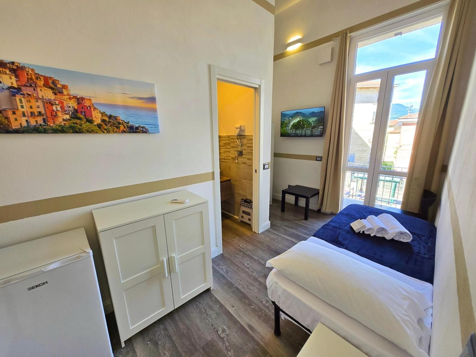 Single Room With Private Bathroom