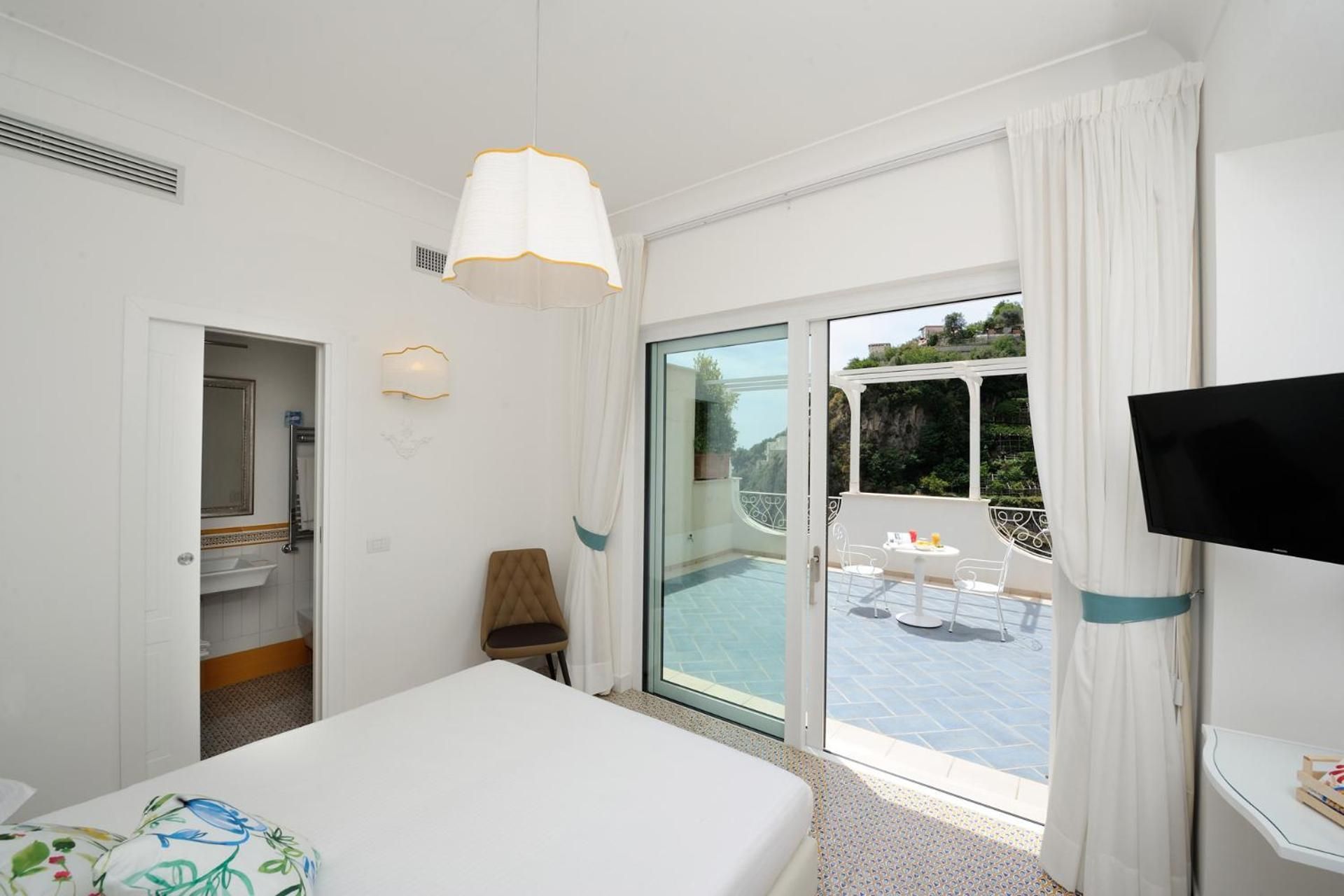 Junior Suite with Terrace and Sea View