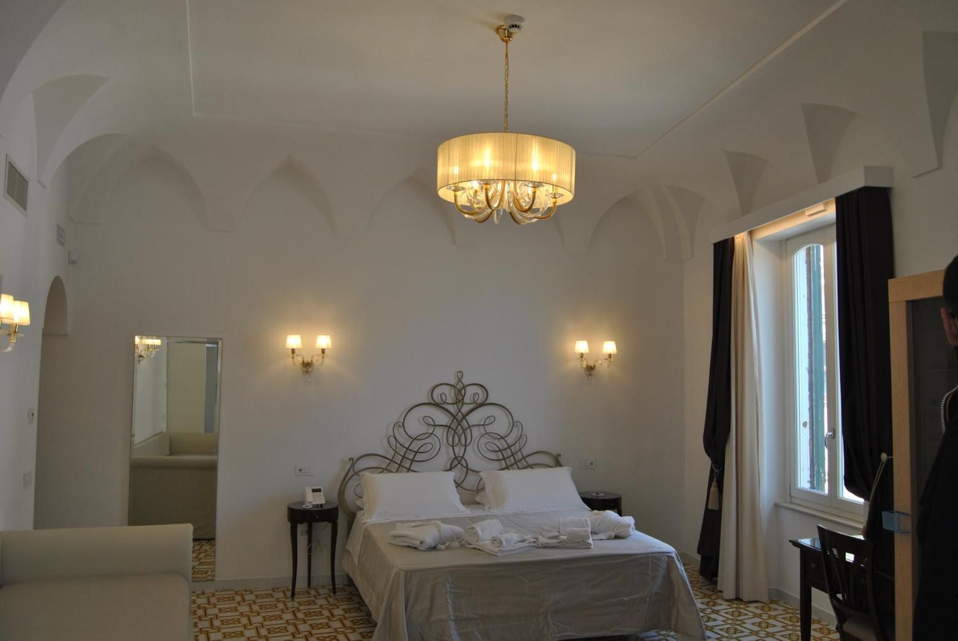 Deluxe King Suite