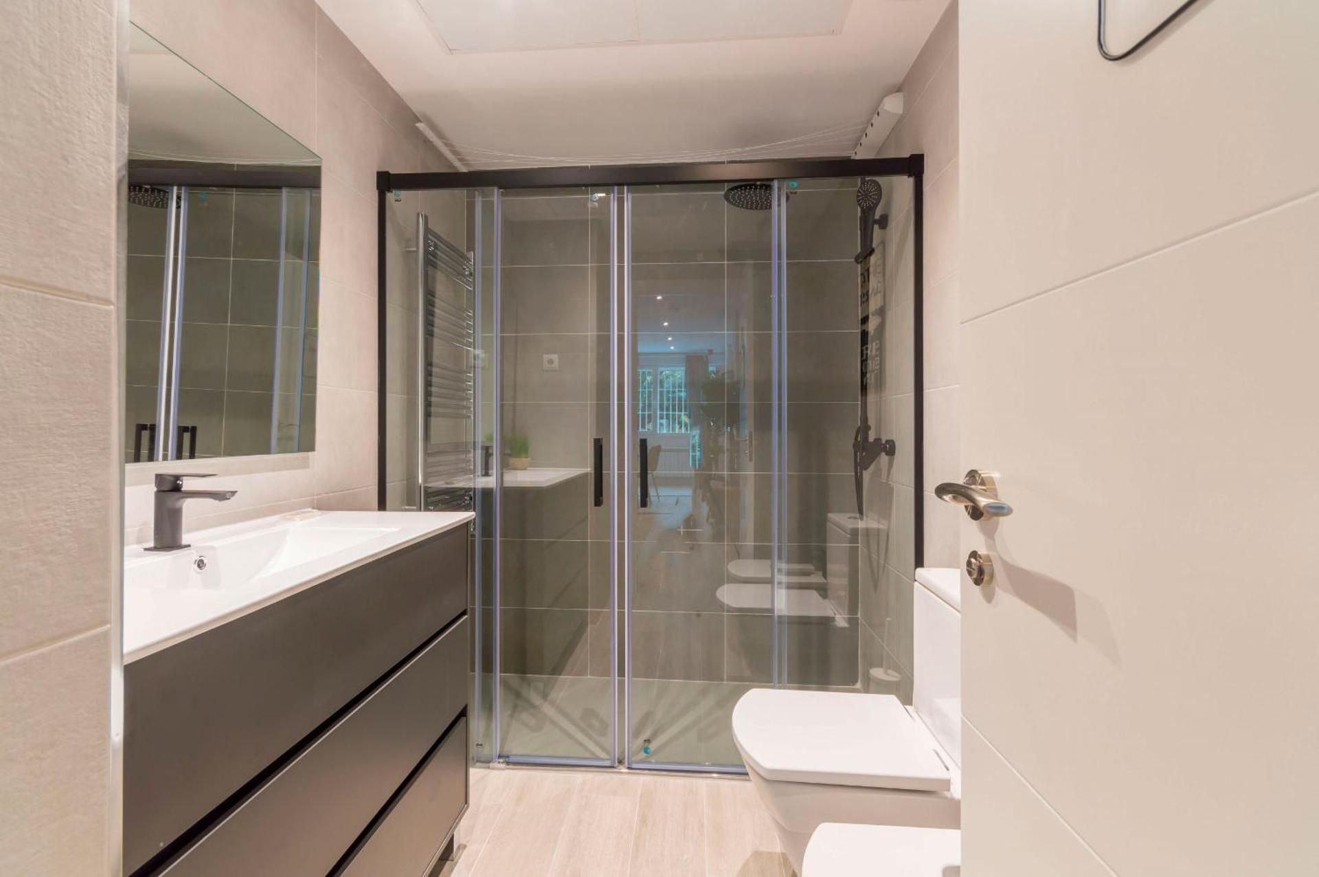One-Bedroom Apartment II