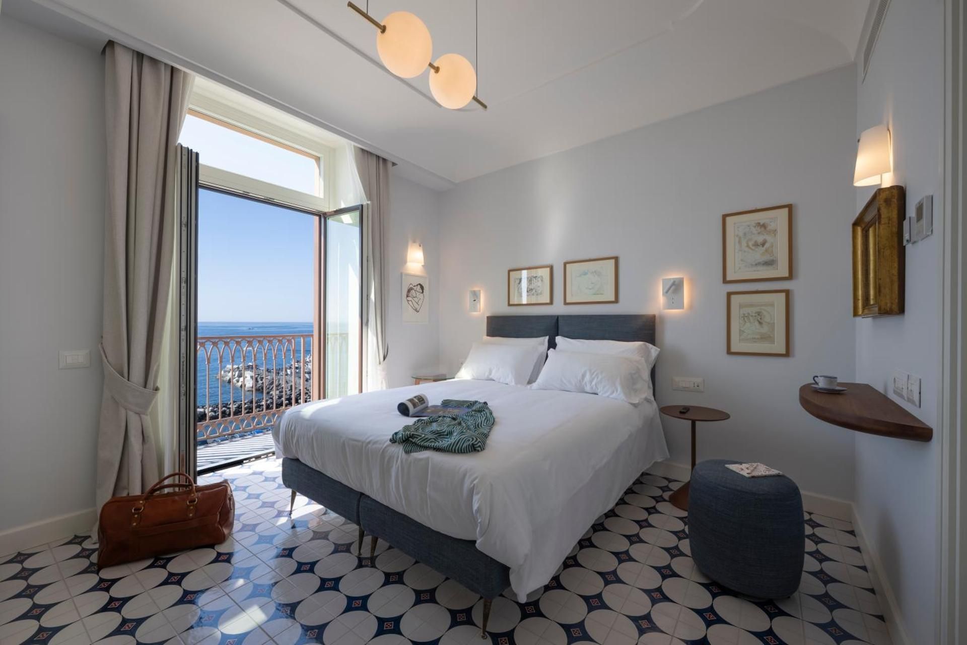 Deluxe Double Room with Balcony and Sea View