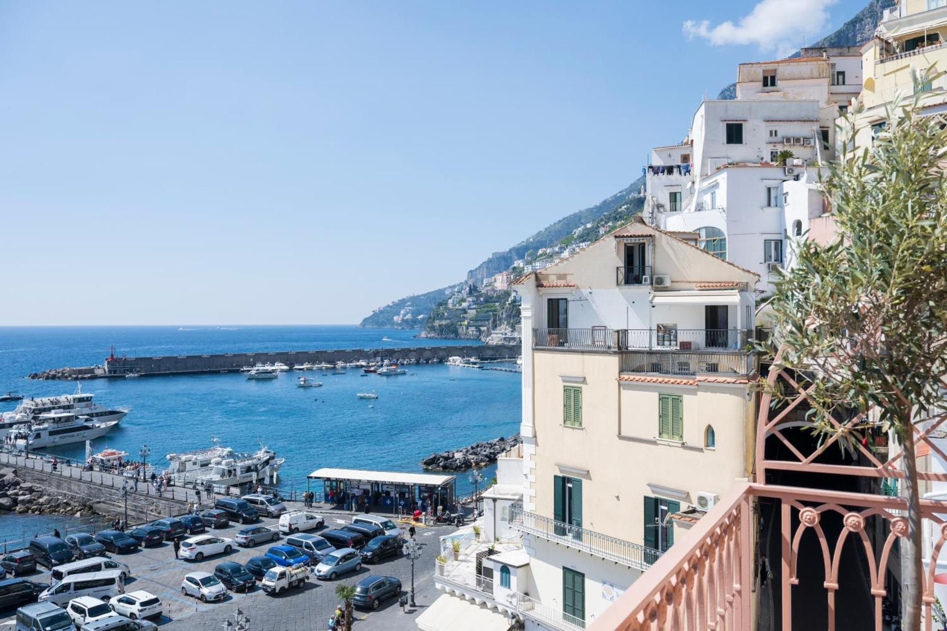 Deluxe Double Room with Balcony and Sea View