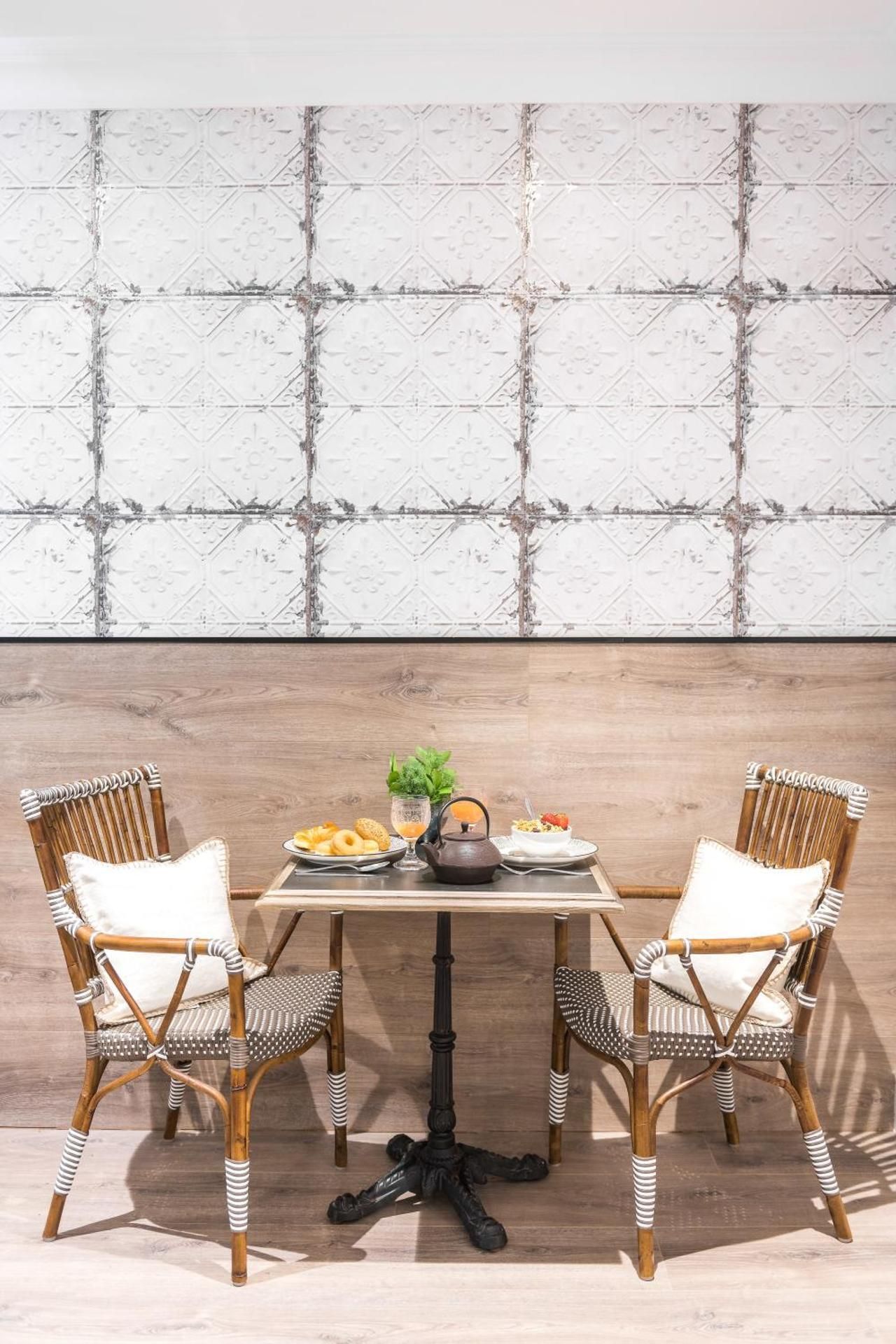 shared lounge/tv area