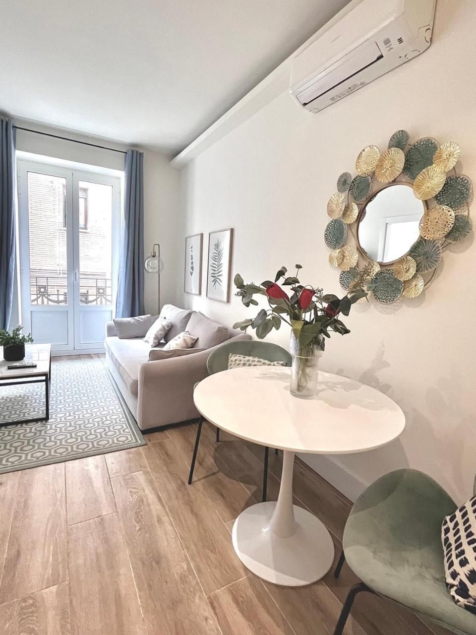 Superior One-Bedroom Apartment with Balcony