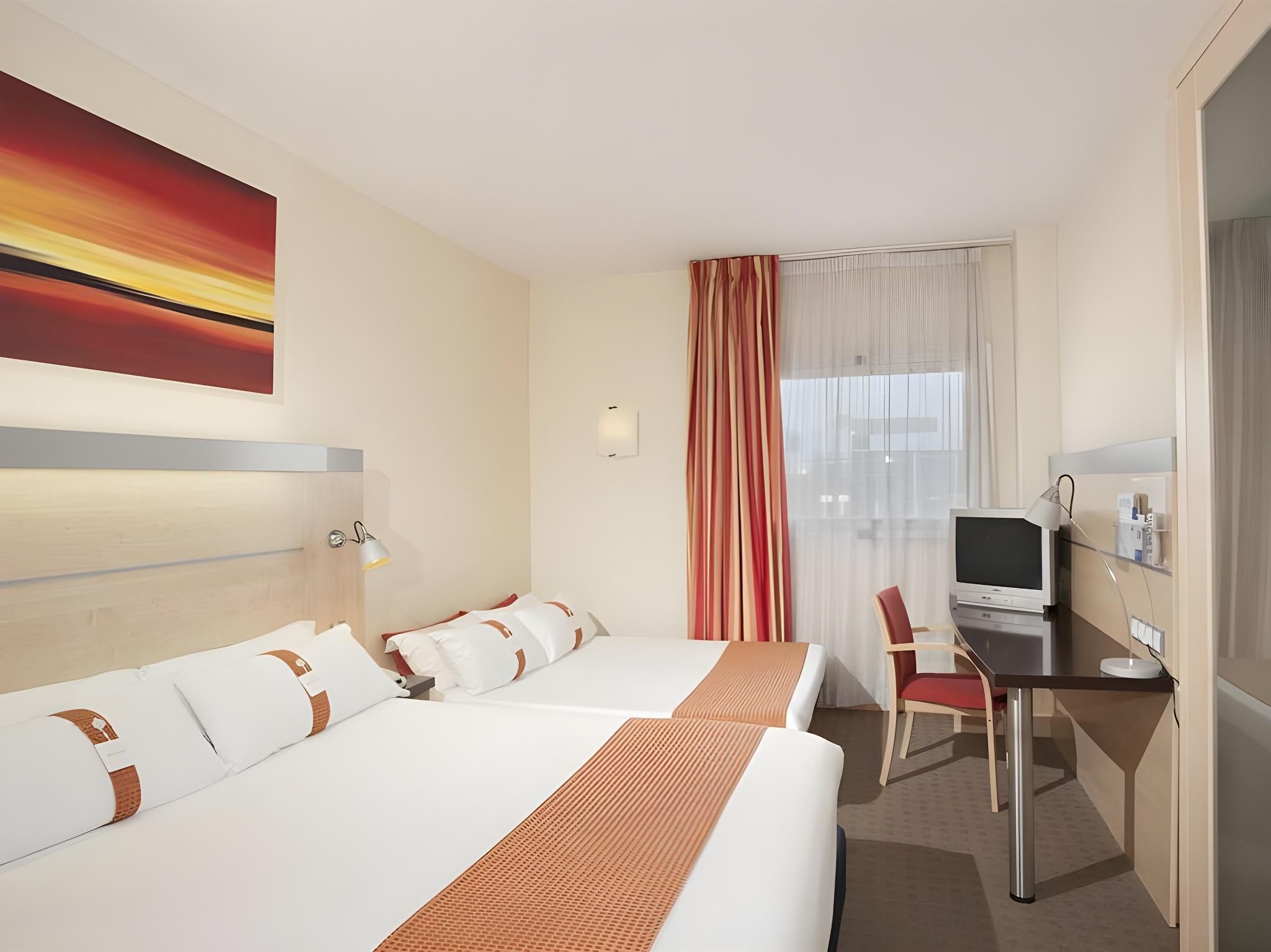 1 Queen Bed Standard Sofa Bed With Free Breakfast