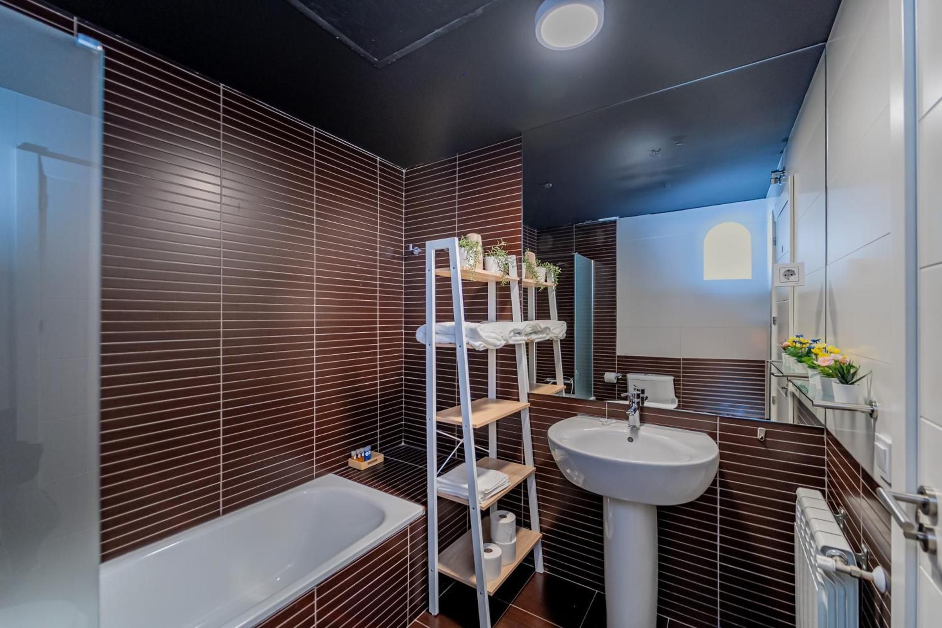 Twin Room with Private Bathroom