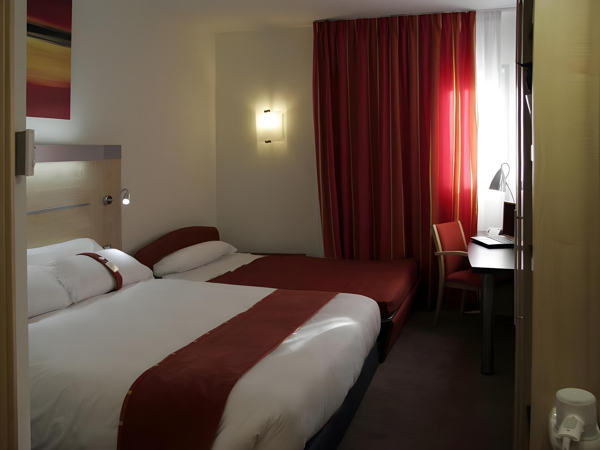 1 Double Standard Sofa Bed Smoking With Free Breakfast