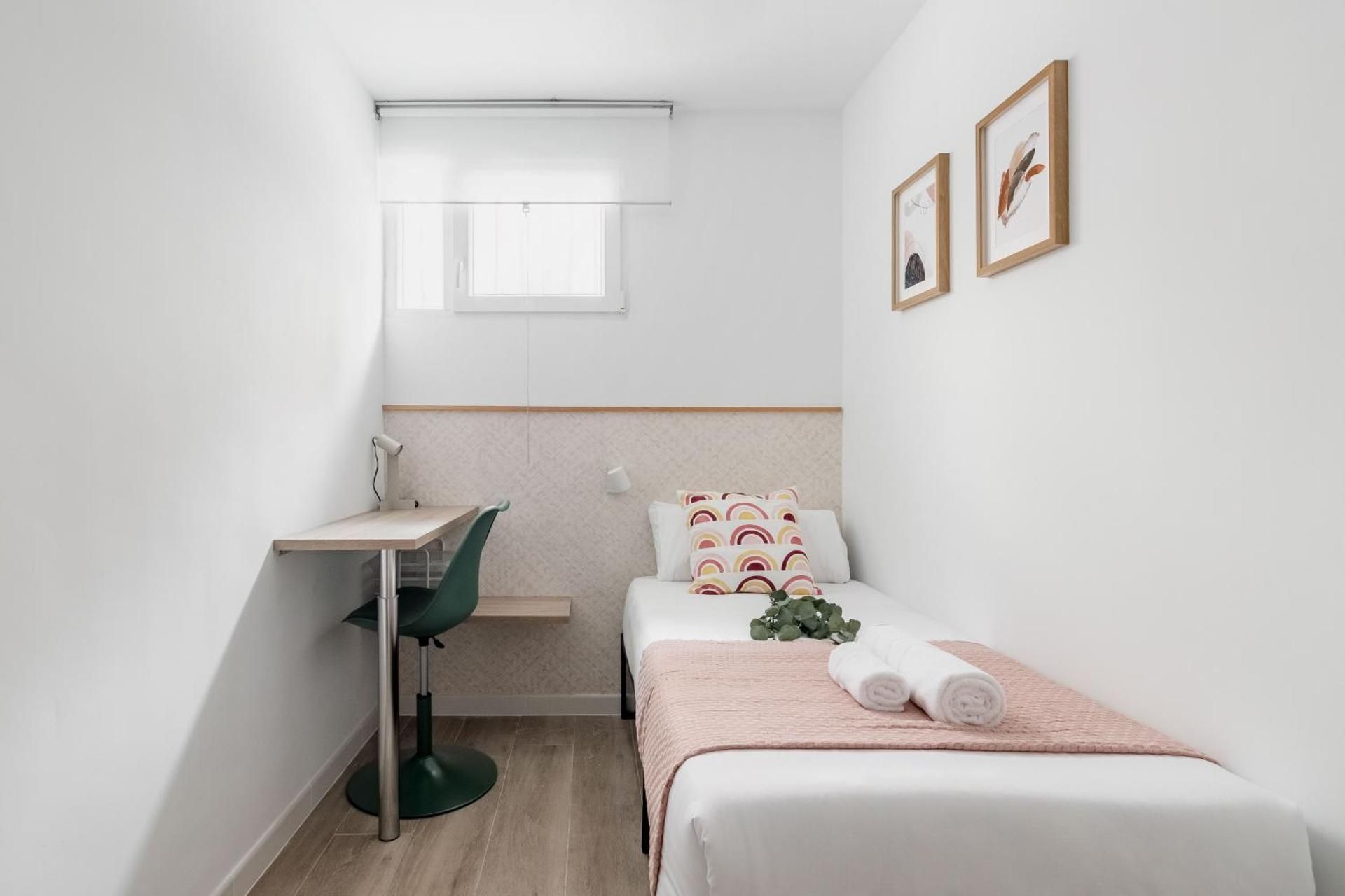 Single Room with Shared Bathroom