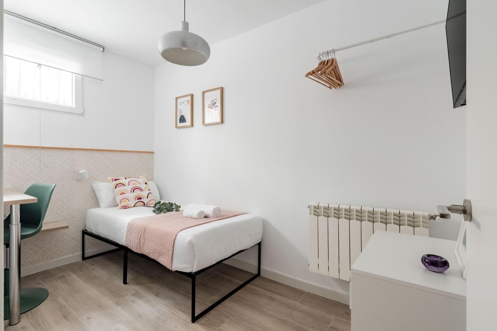 Single Room with Shared Bathroom