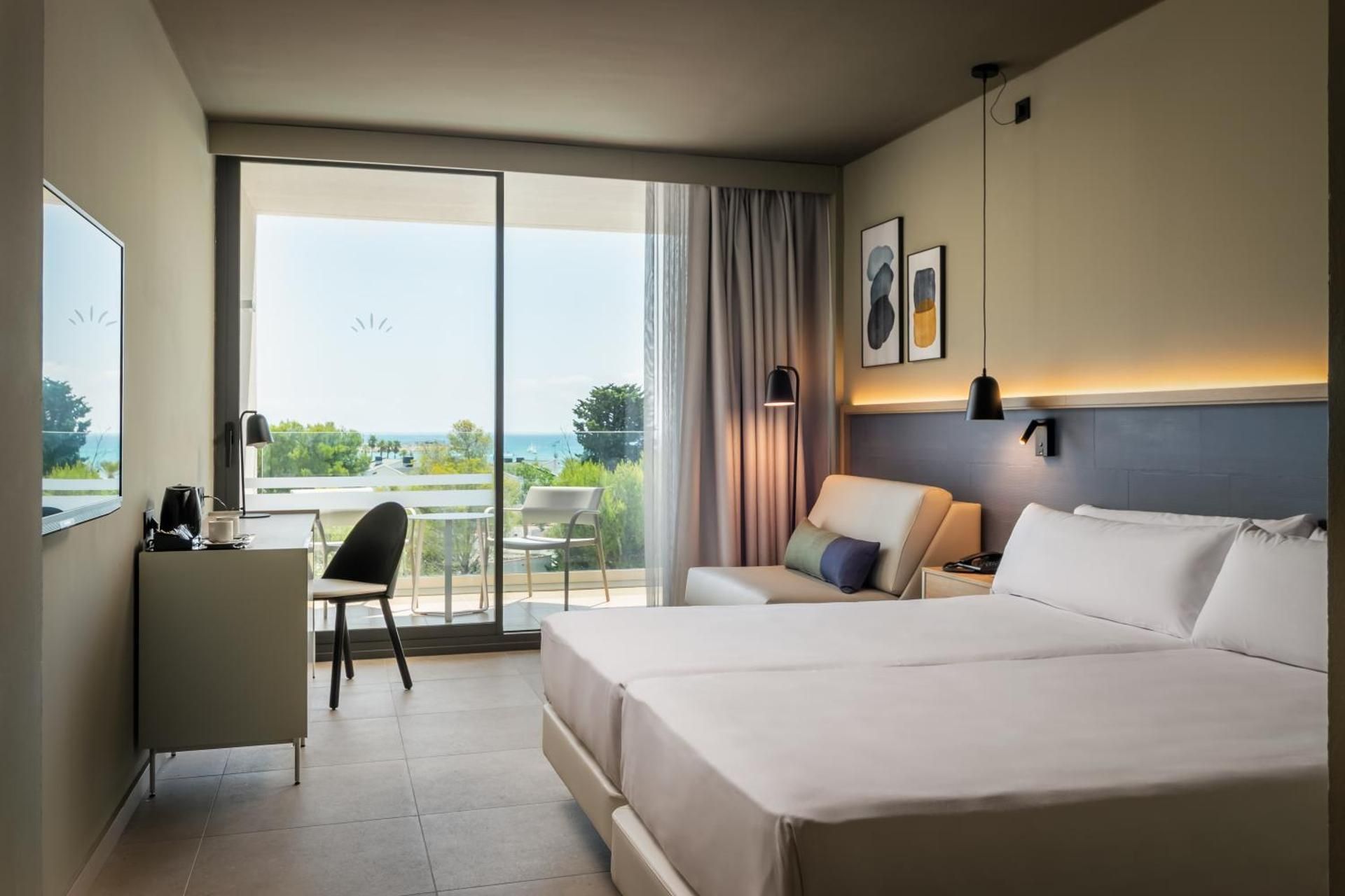 Double or Twin Room with Sea View