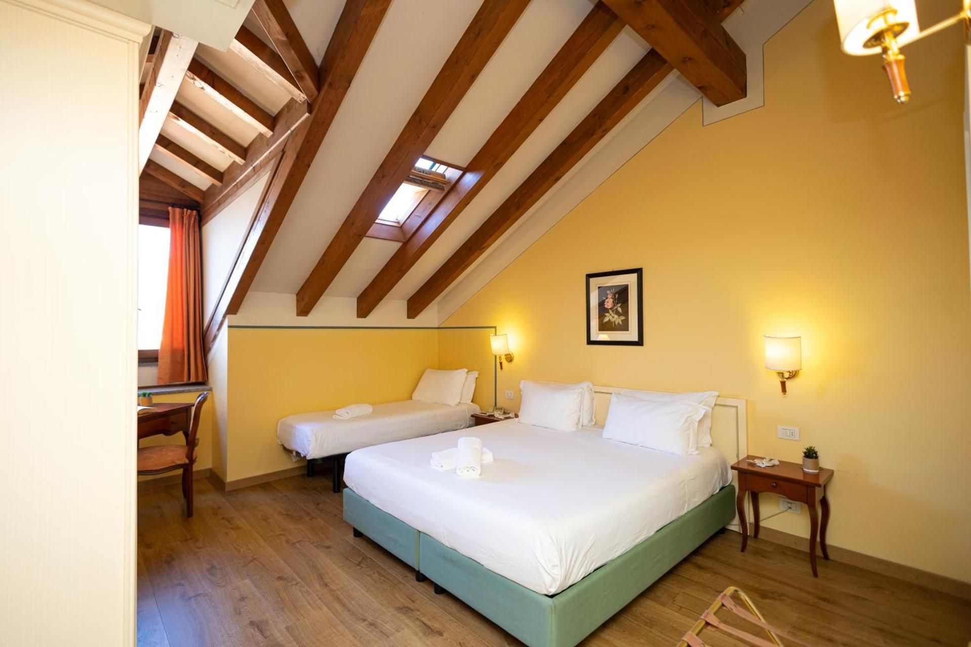 Triple Room with Lake View