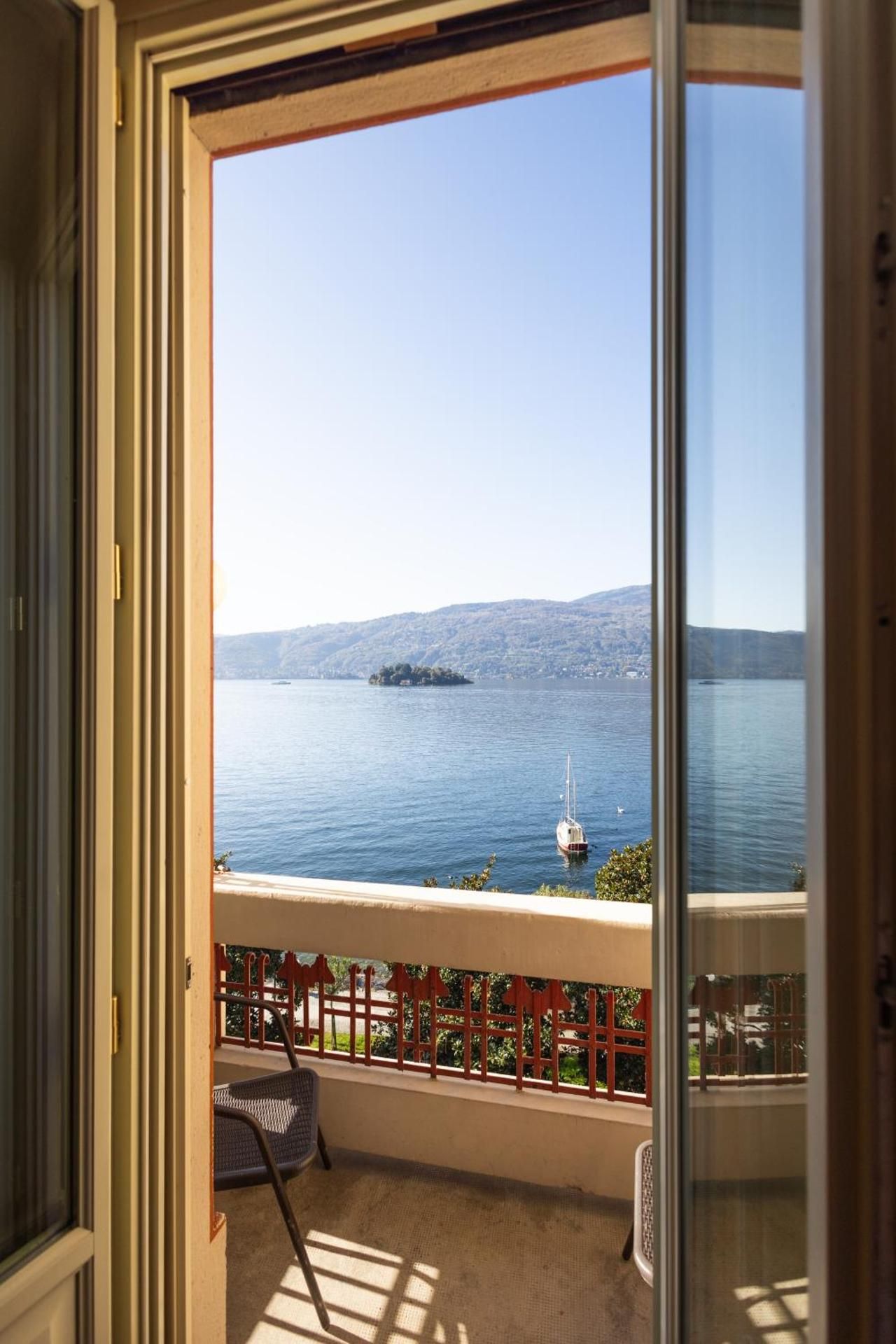 Deluxe Double or Twin Room with Balcony and Lake View