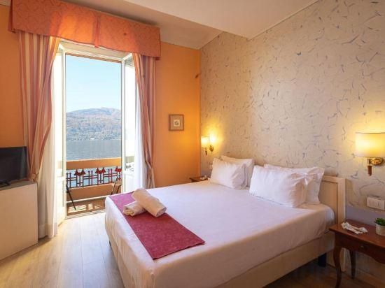 Deluxe Queen Room with Lake View
