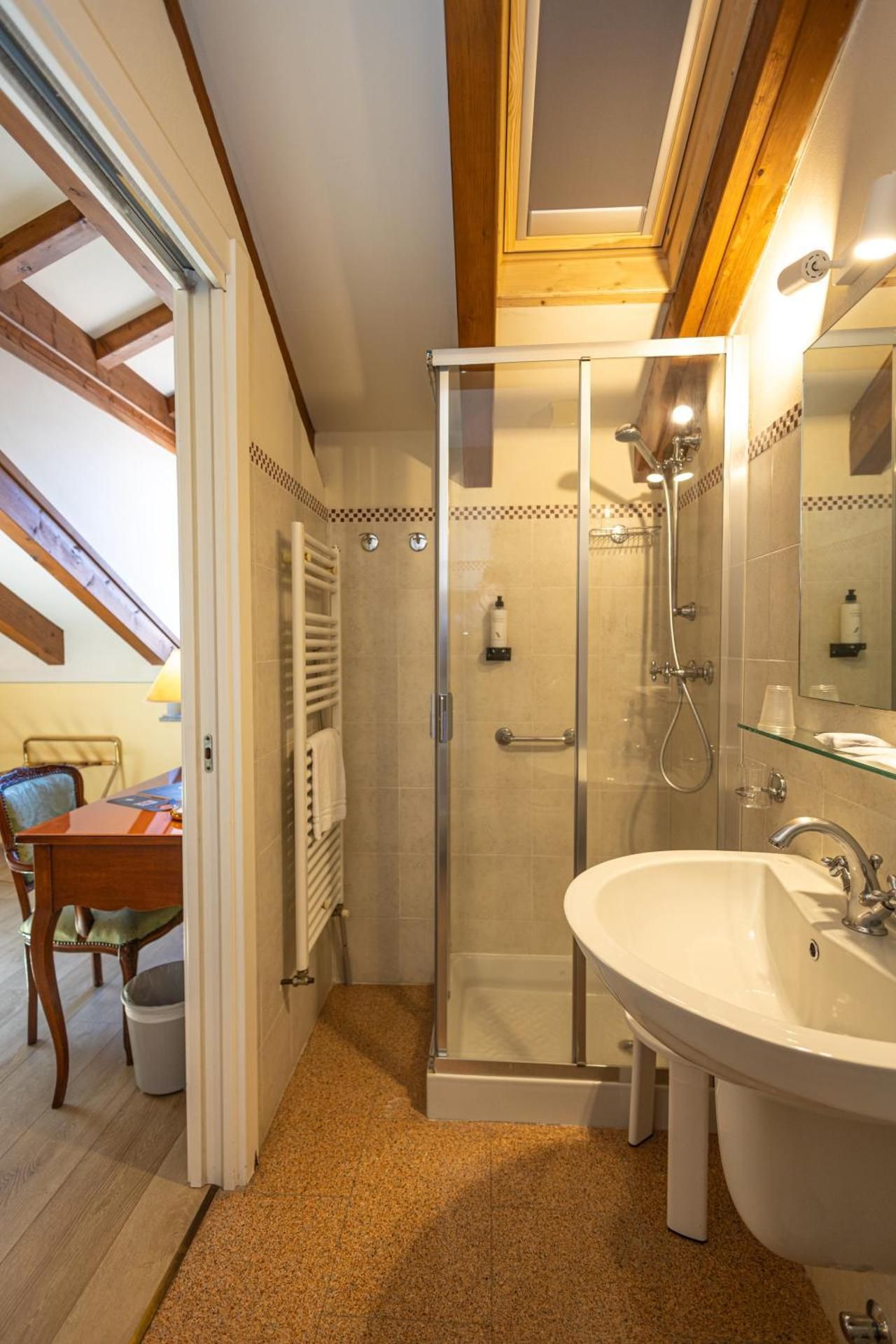 Attic Double or Twin Room with Lake View