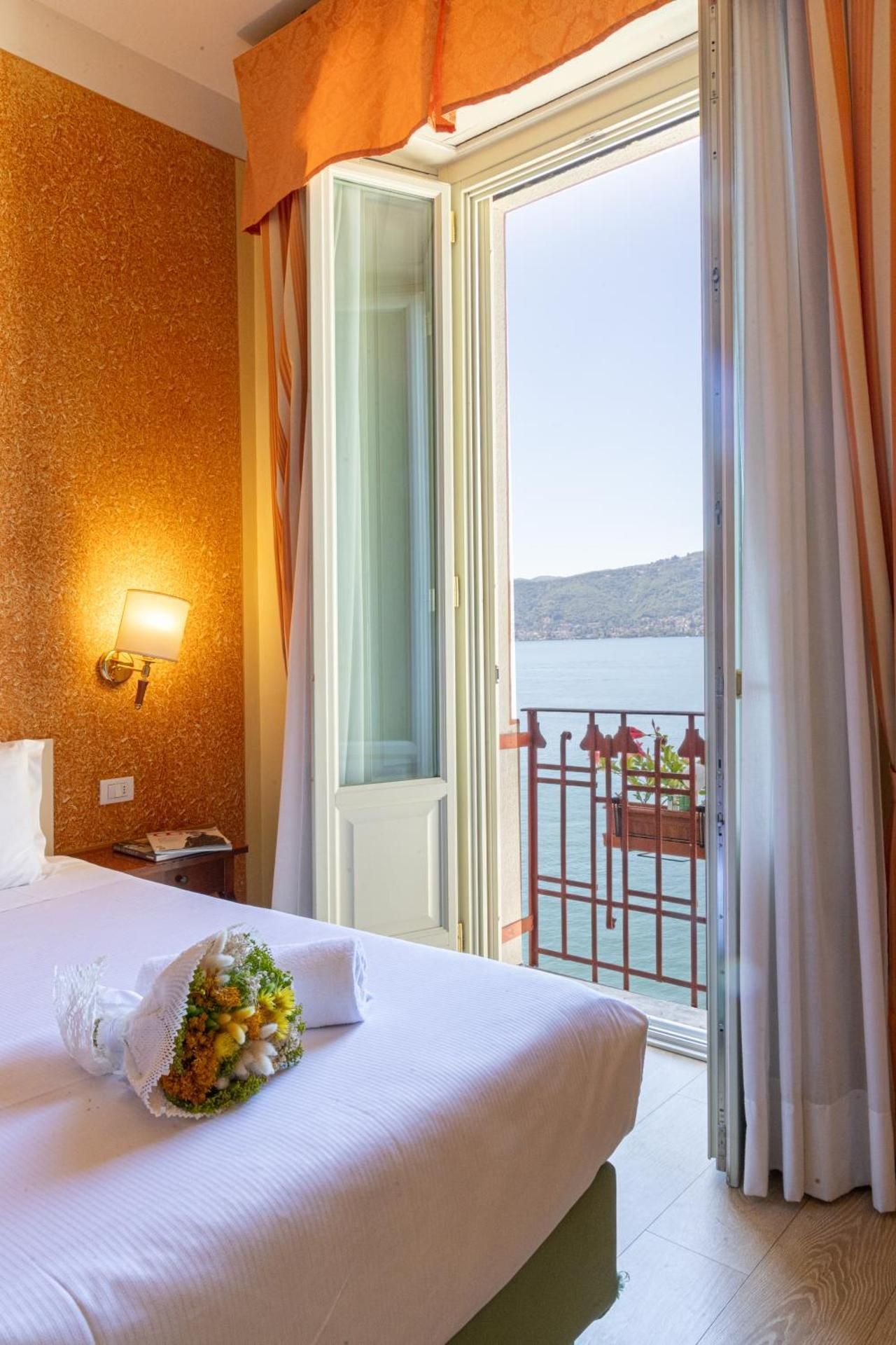 Deluxe Double or Twin Room with Lake View