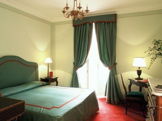 Deluxe Double Room with Partial Lake View