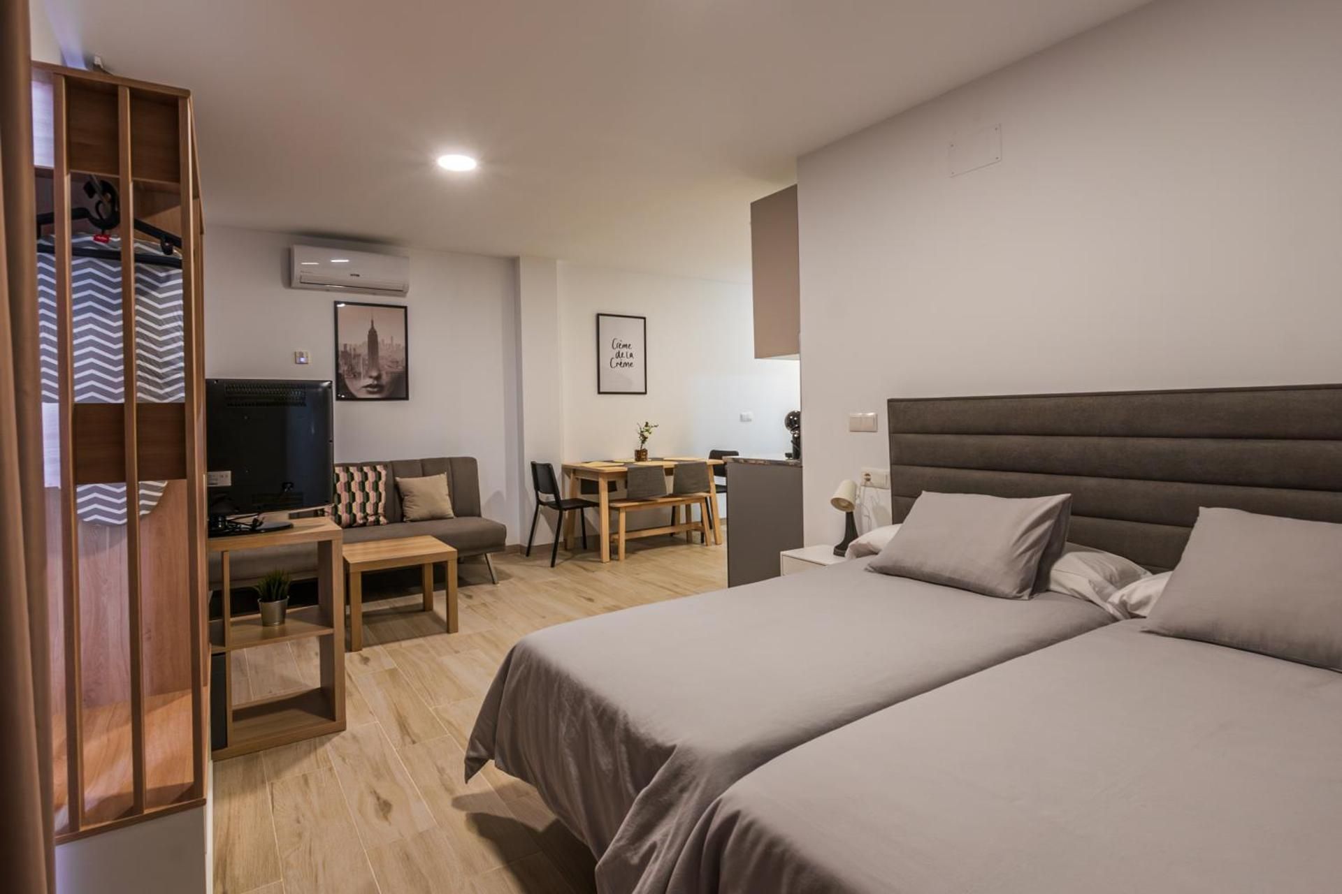 Apartment with Mountain View