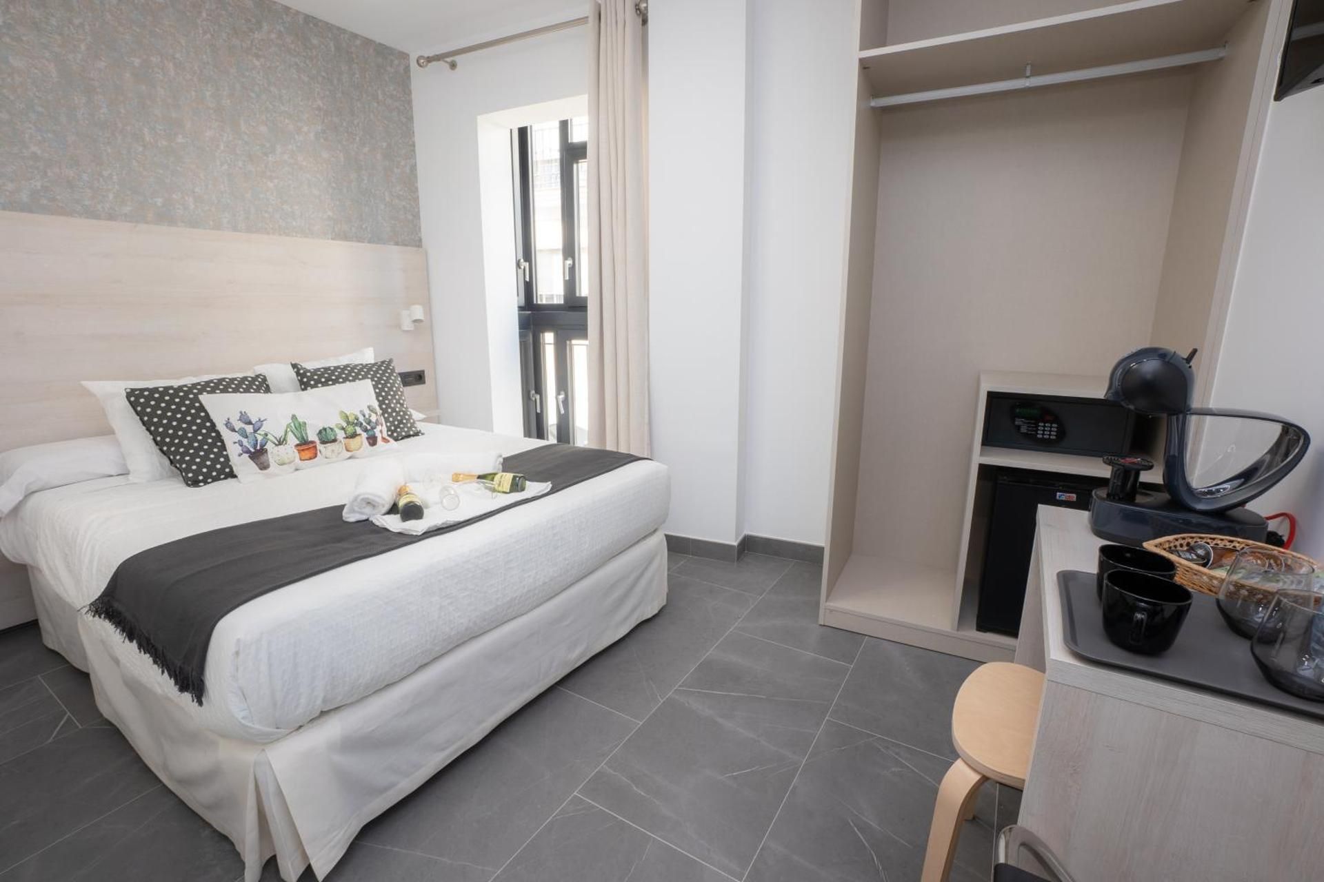 NERJA-CENTRO-JACUZZI- MIRADOR DE LA ERMITA- Adults Recommended Double Room 2