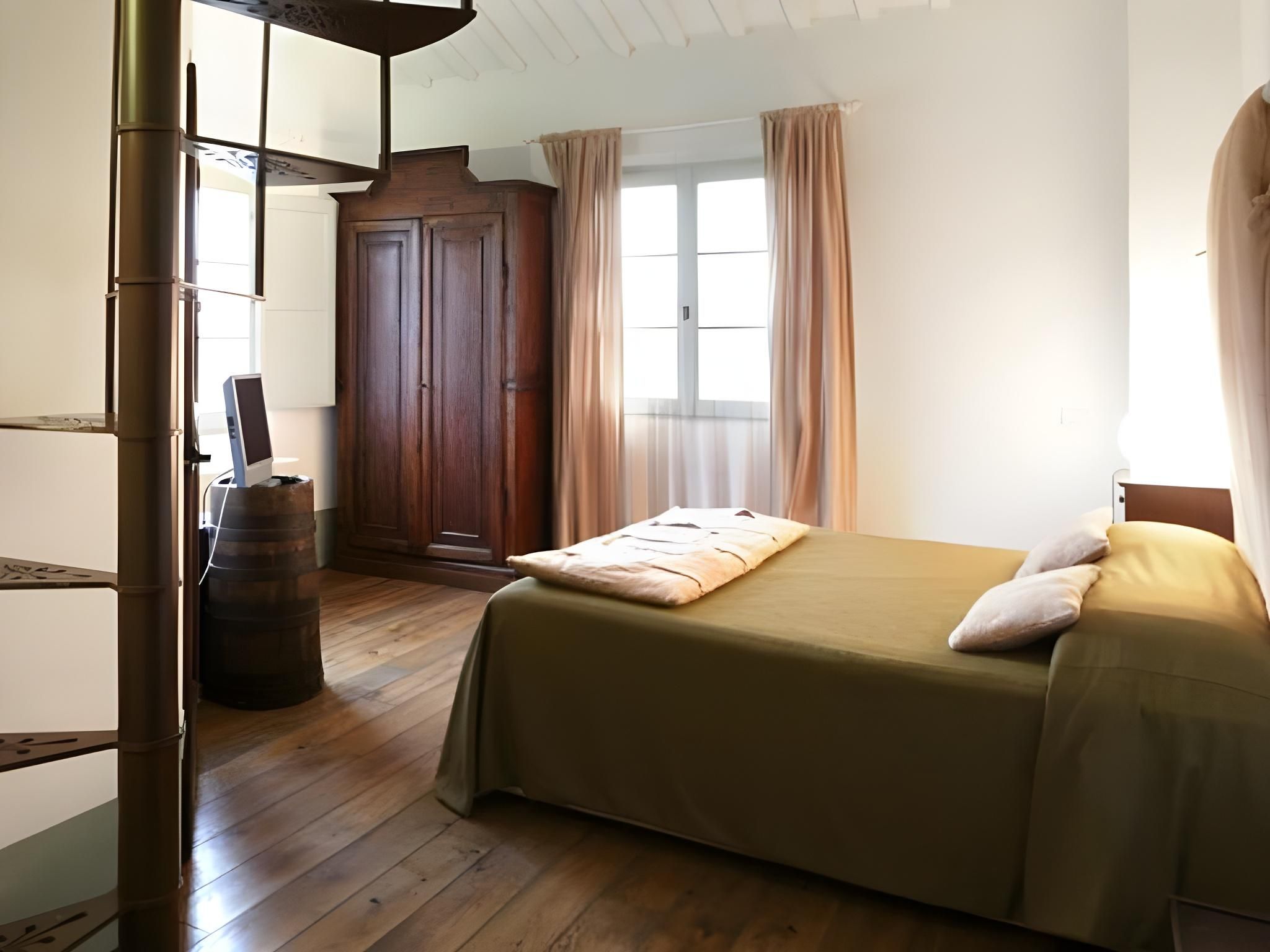 Family room ( 2 Adults 2 children)