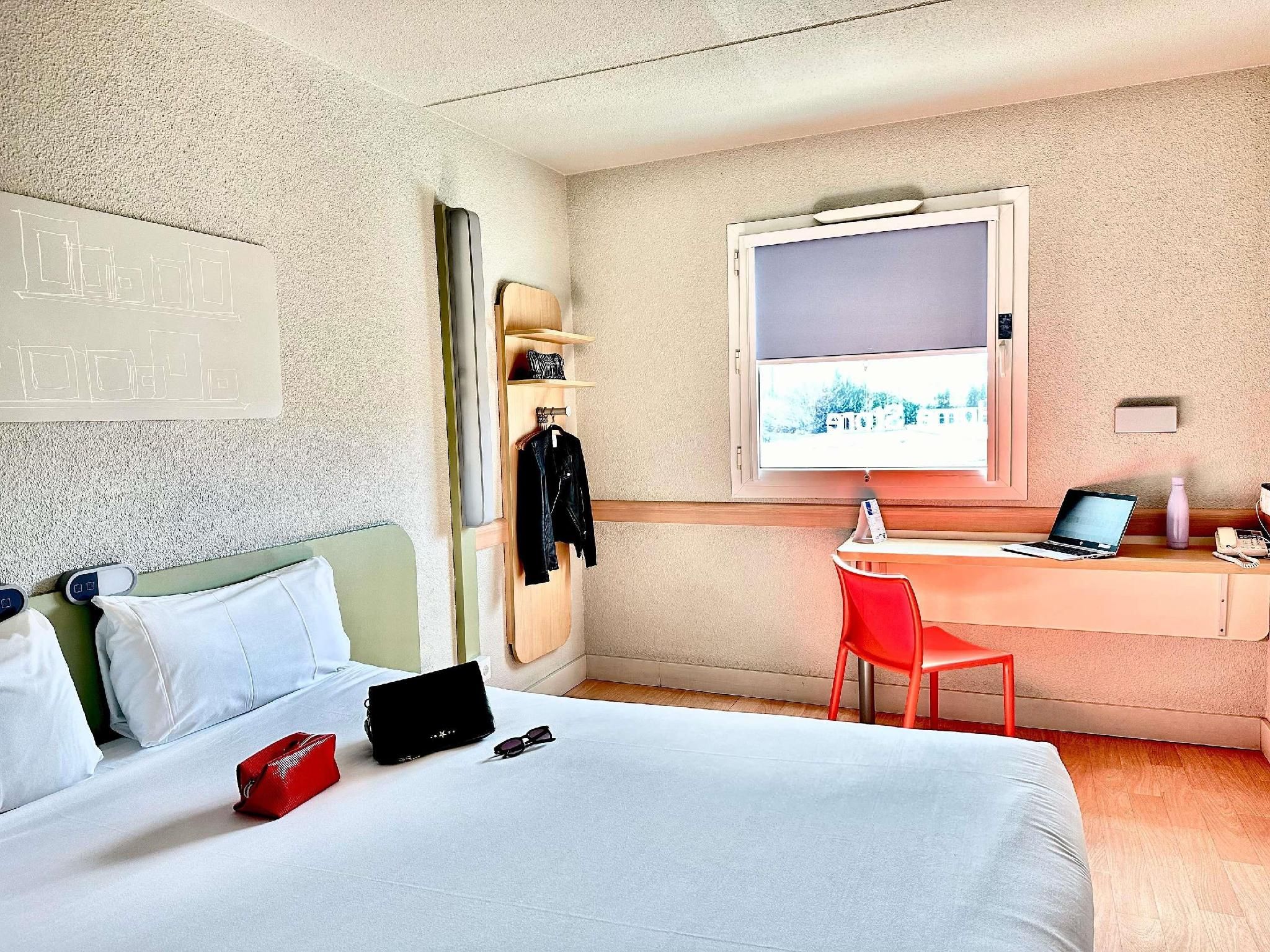 Room with double bed for 1 or 2 people equipped with the new Ibis bed