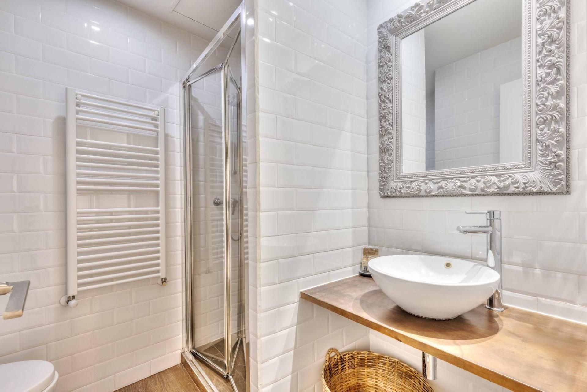 Three-Bedroom Apartment IV